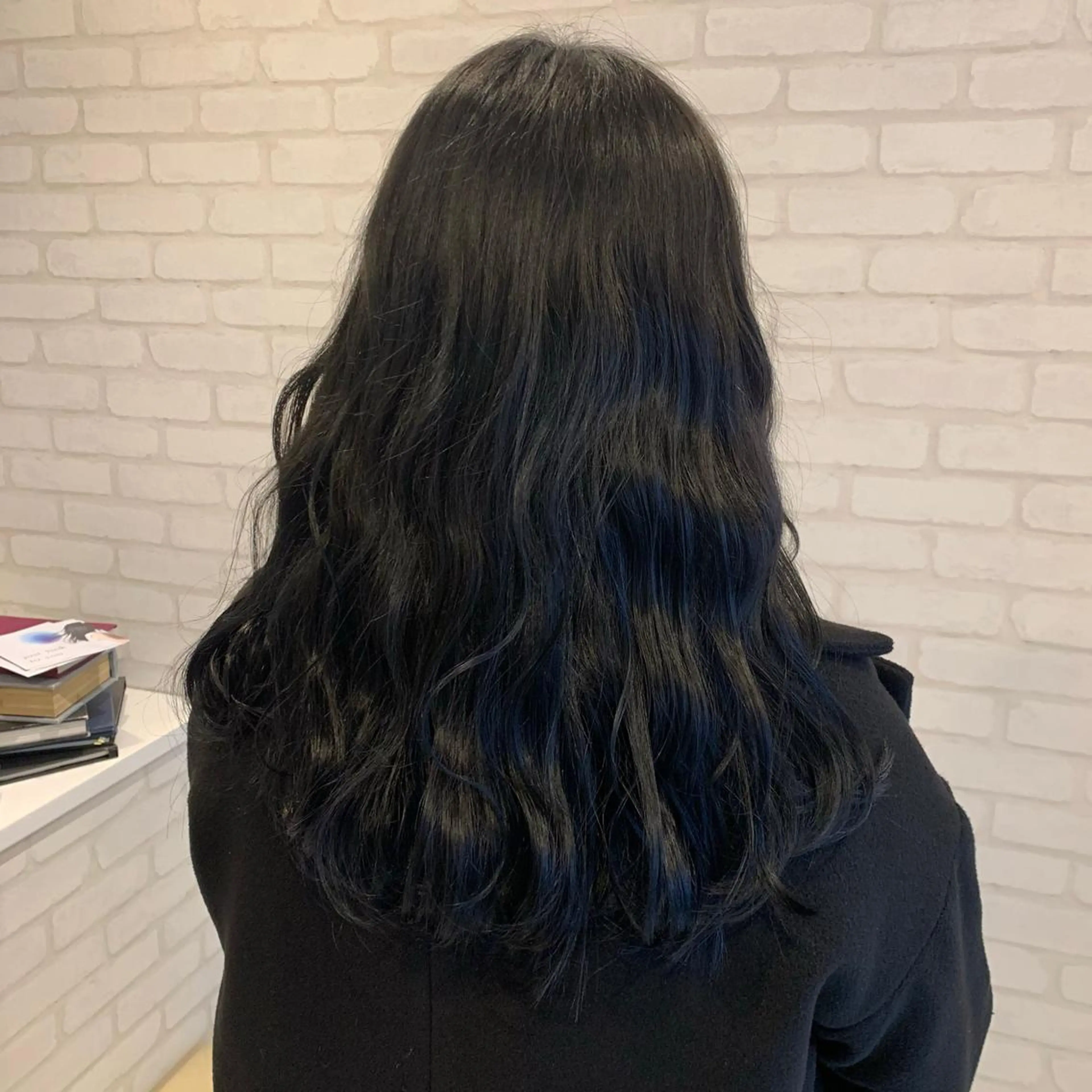 セミロング カラー ヘアカラー くろだ ちはるのヘアスタイル