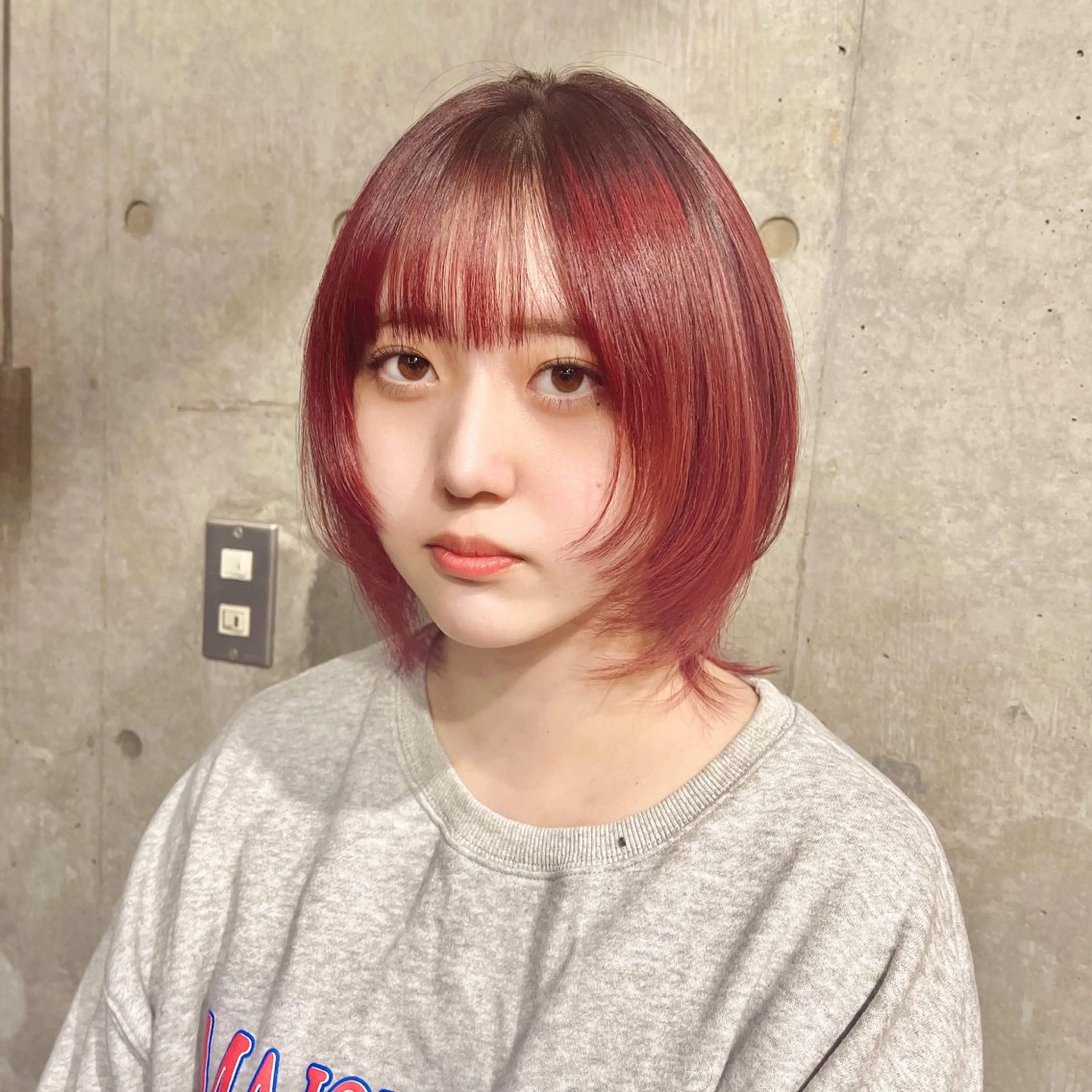 ミディアム カラー ブリーチ ダブルカラー ブリーチなしカラー ピンクカラー レッドカラー ヘアカラー 藤澤 夏実/インナーカラーのヘアスタイル