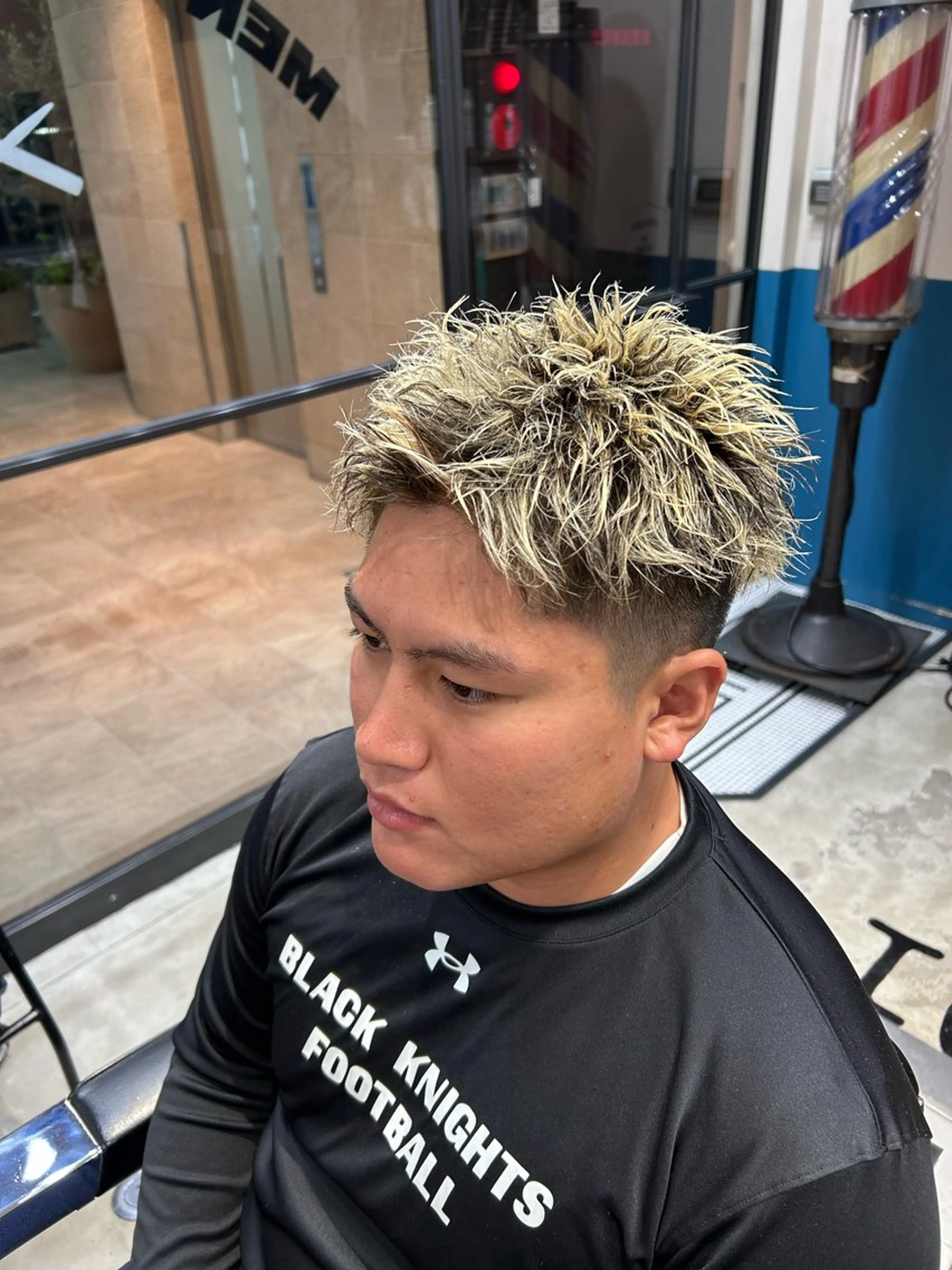 ショート カラー パーマ メンズ メンズブリーチ メンズメッシュ メンズパーマ ブリーチ メッシュ カット ヘアカラー メンズ カラー特化/ カラー特化/池田海斗のヘアスタイル