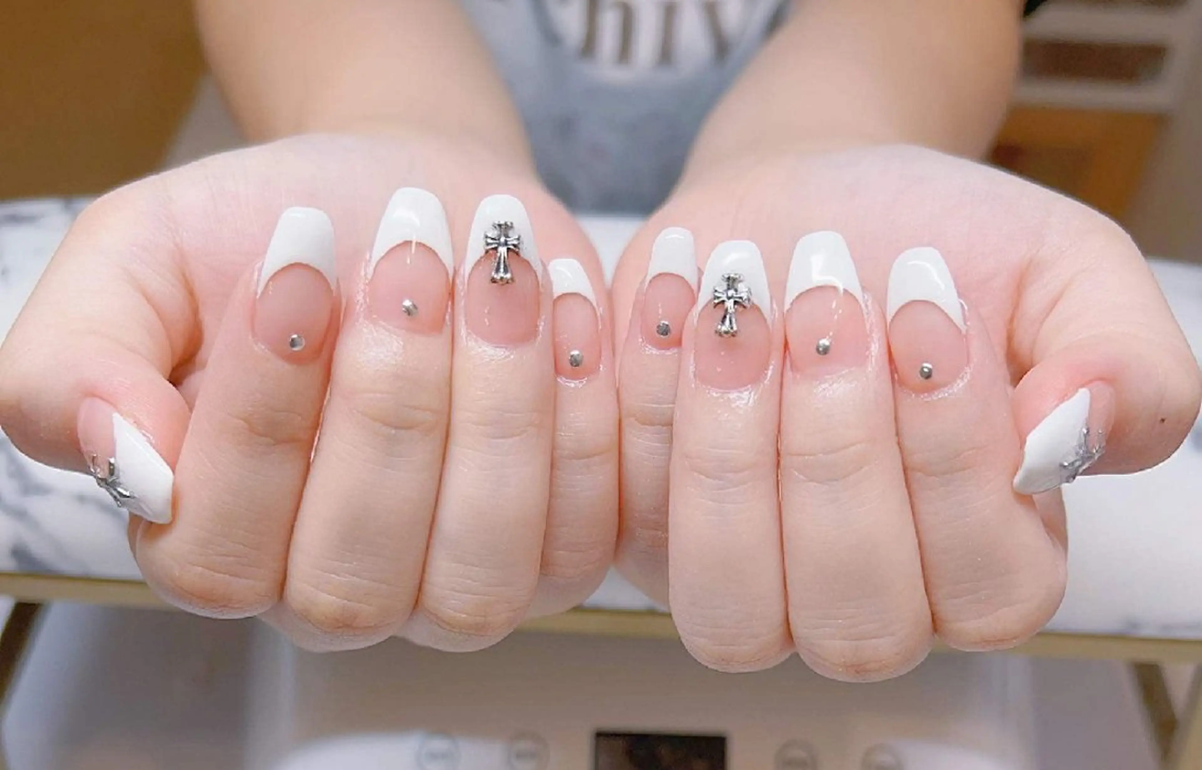 ネイル アートネイル 長さ出し フレンチネイル ジェルネイル ガーリー ネイルサロンred veil所属・RiRi  ネイルサロンのネイルデザイン