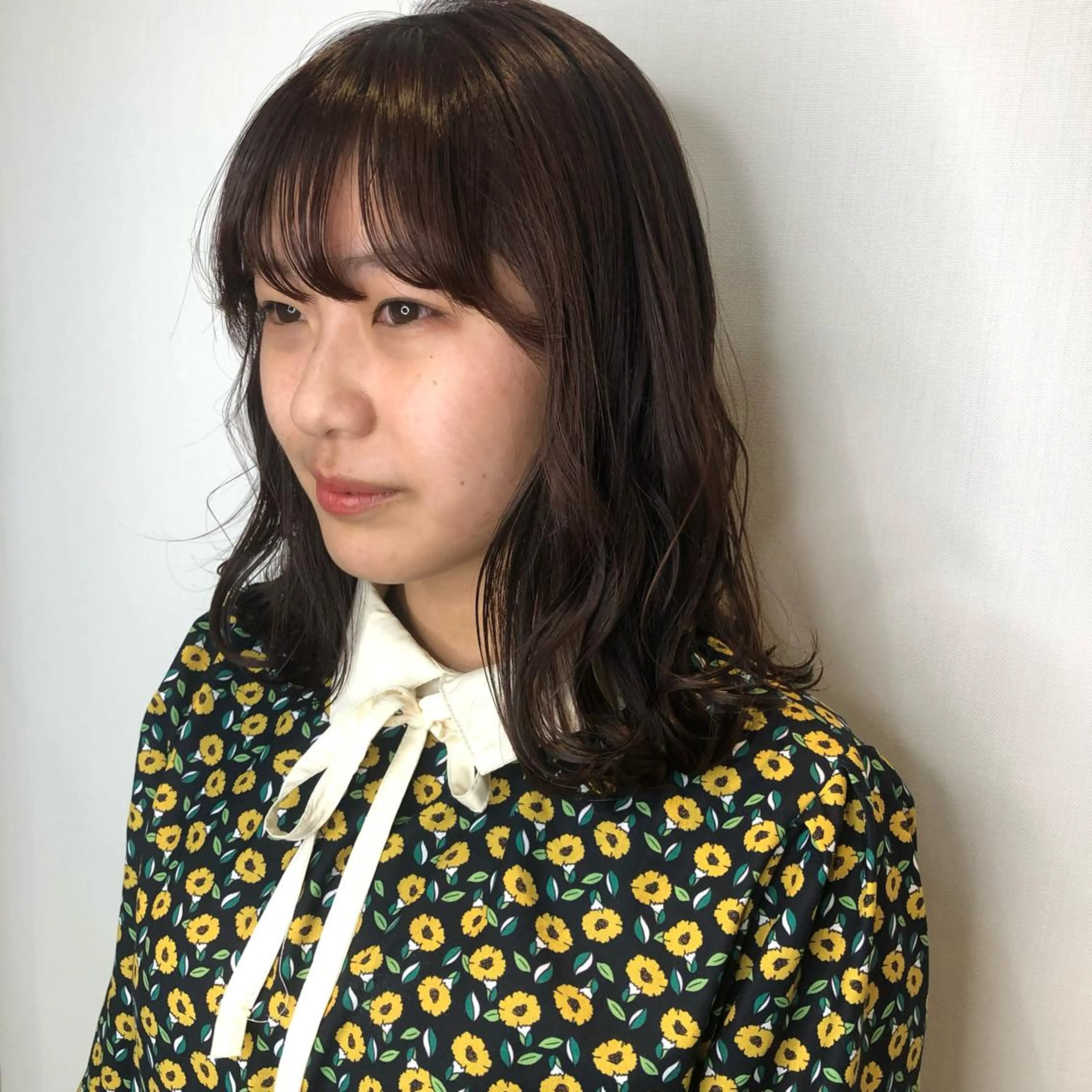 ミディアム 顔まわりレイヤー🎀 くぼやま　みおのヘアスタイル