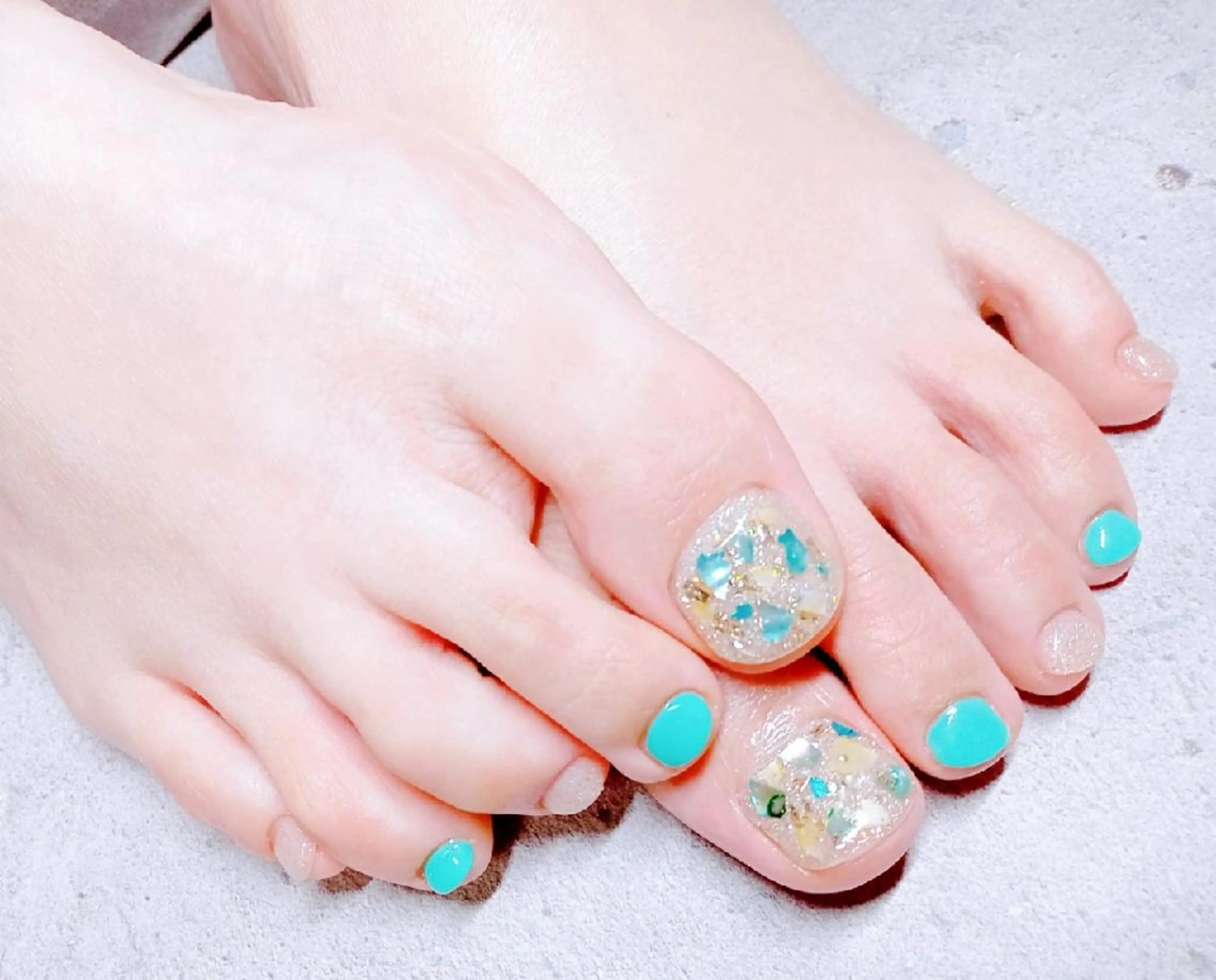 ネイル アートネイル フットネイル ジェルネイル ホログラムネイル キラキラネイル フットネイル flure de neige yukiのネイルデザイン