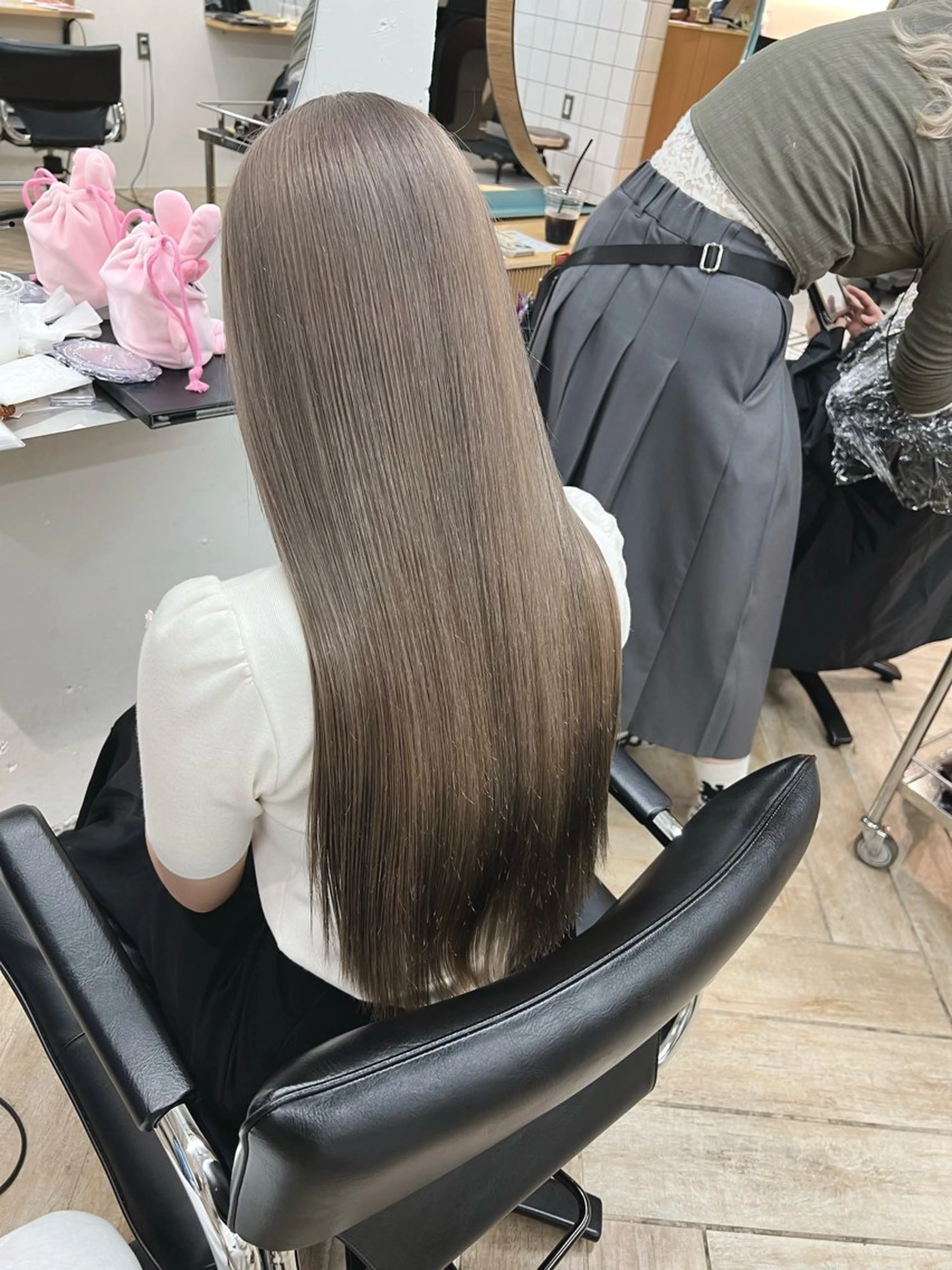 ロング カラー カット ヘアカラー トリートメント ベージュ/グレージュ 新潟/万代/井上佑のヘアスタイル