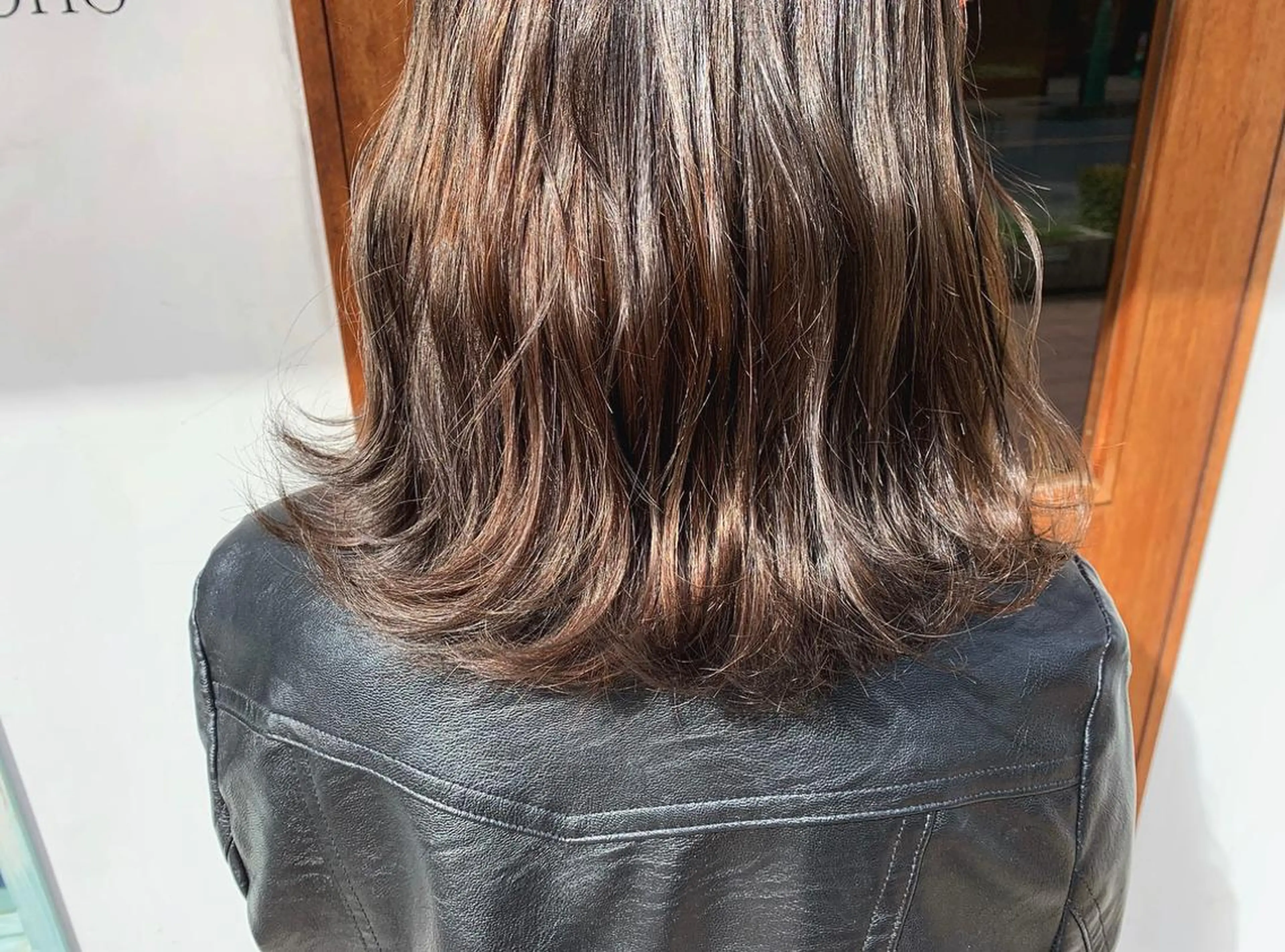 ミディアム カラー グレージュ たかいわ みきのヘアスタイル