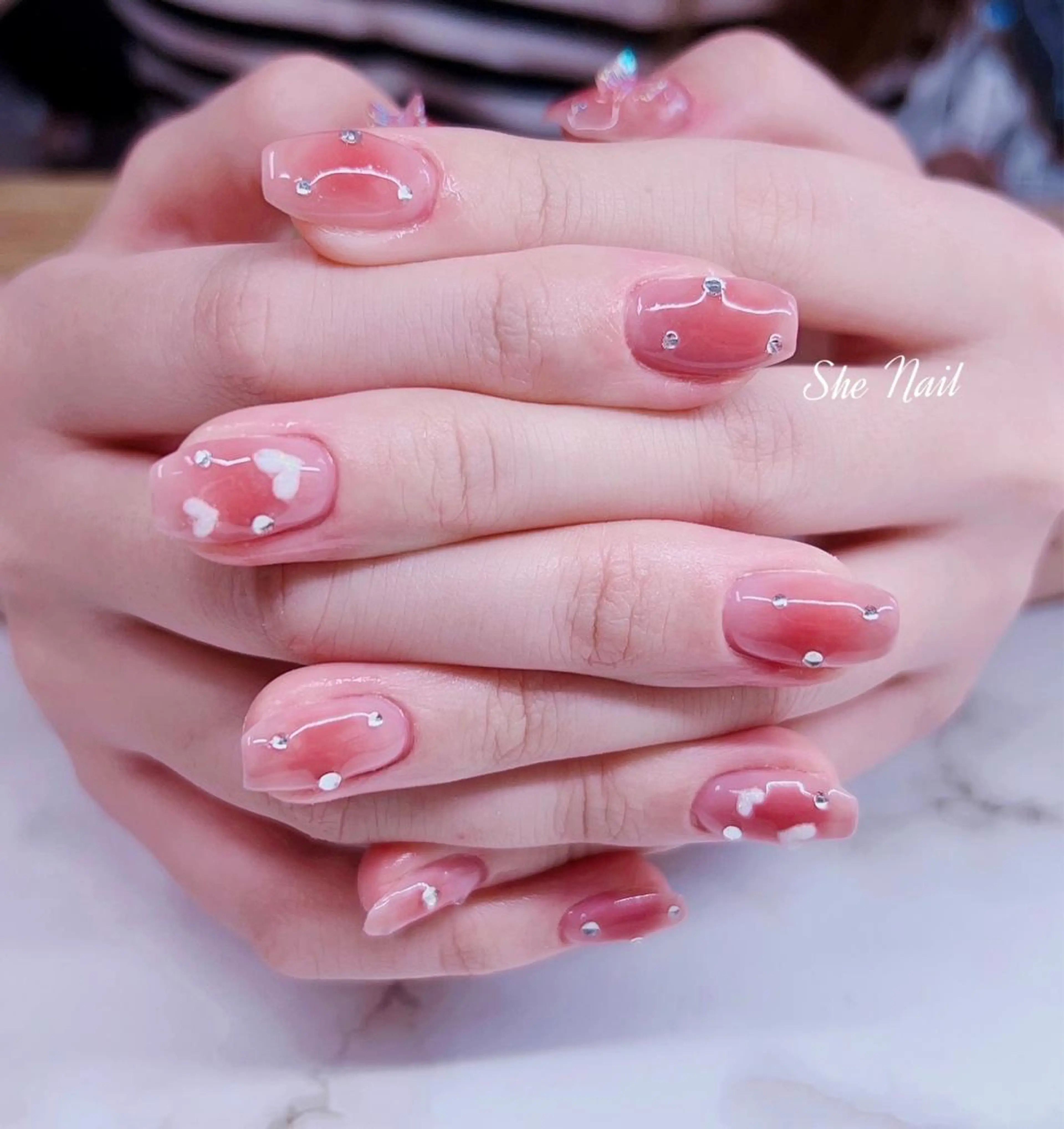 ネイル チークネイル 長さ出し 持ち込み シンプルネイル ネイルチップ ハンドネイル She   Nail所属・ISA_ BELLAのネイルデザイン