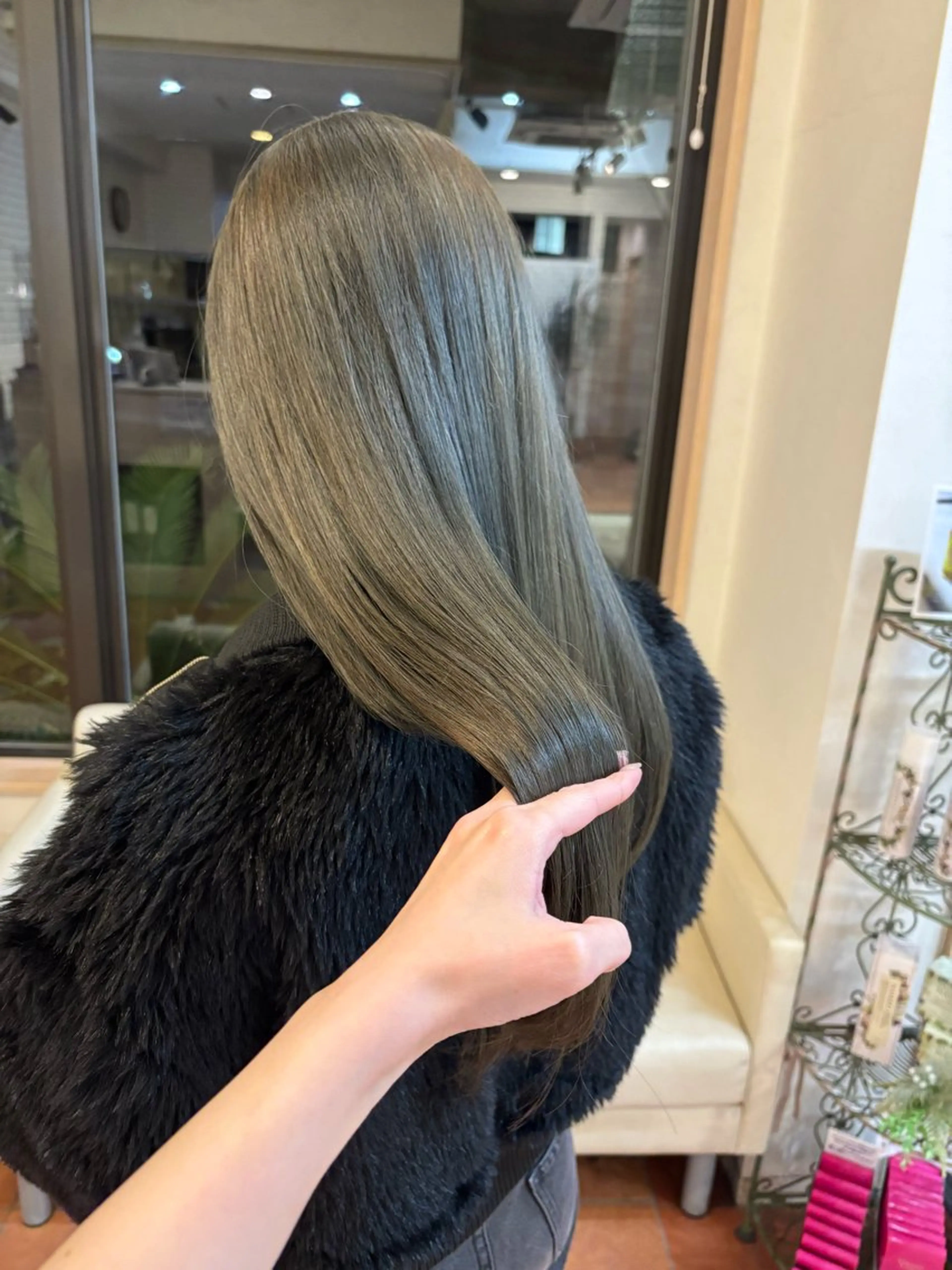 ロング ヘアカラー 庄司 桜のヘアスタイル