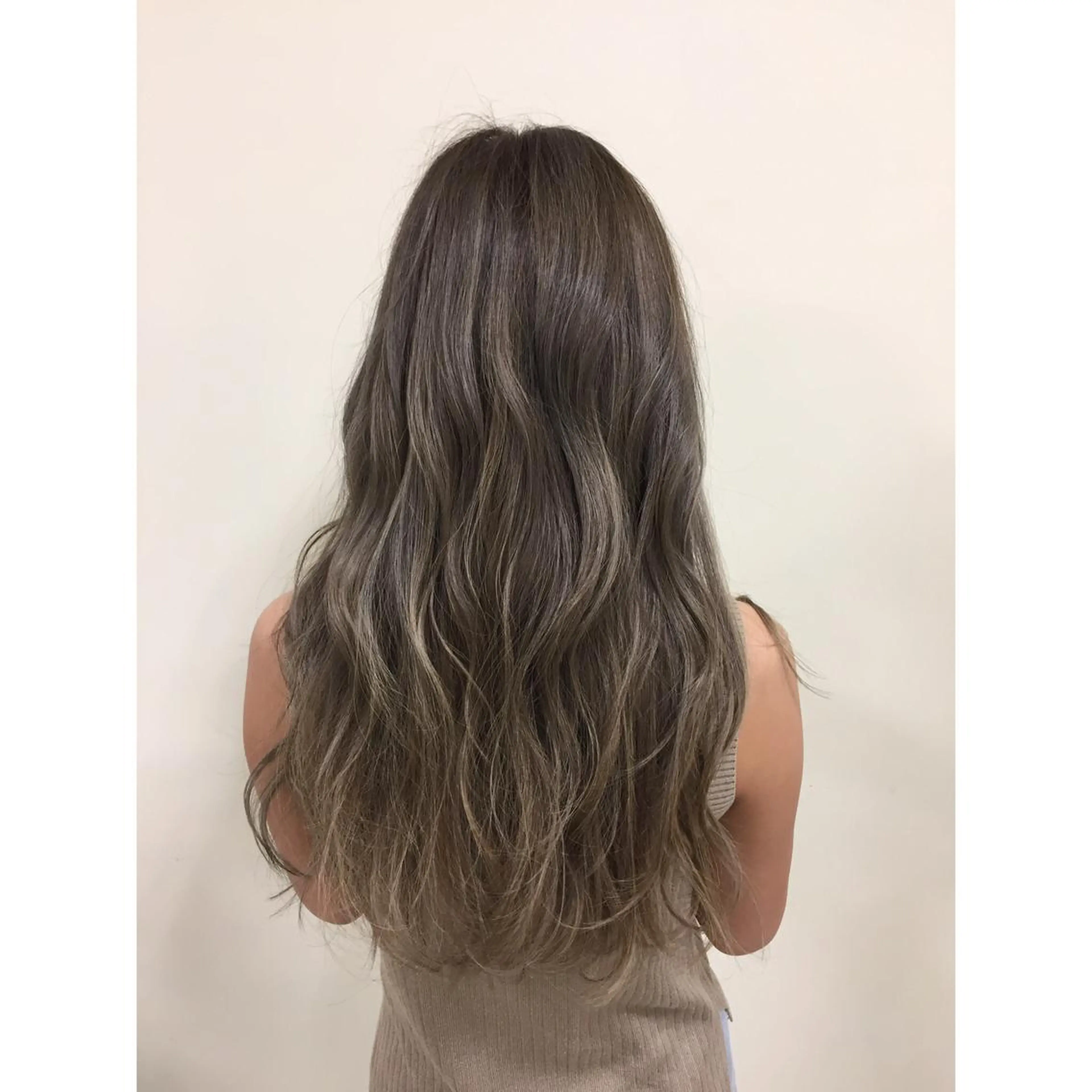 ロング 【.ico】心斎橋 飛田ゆうきのヘアスタイル