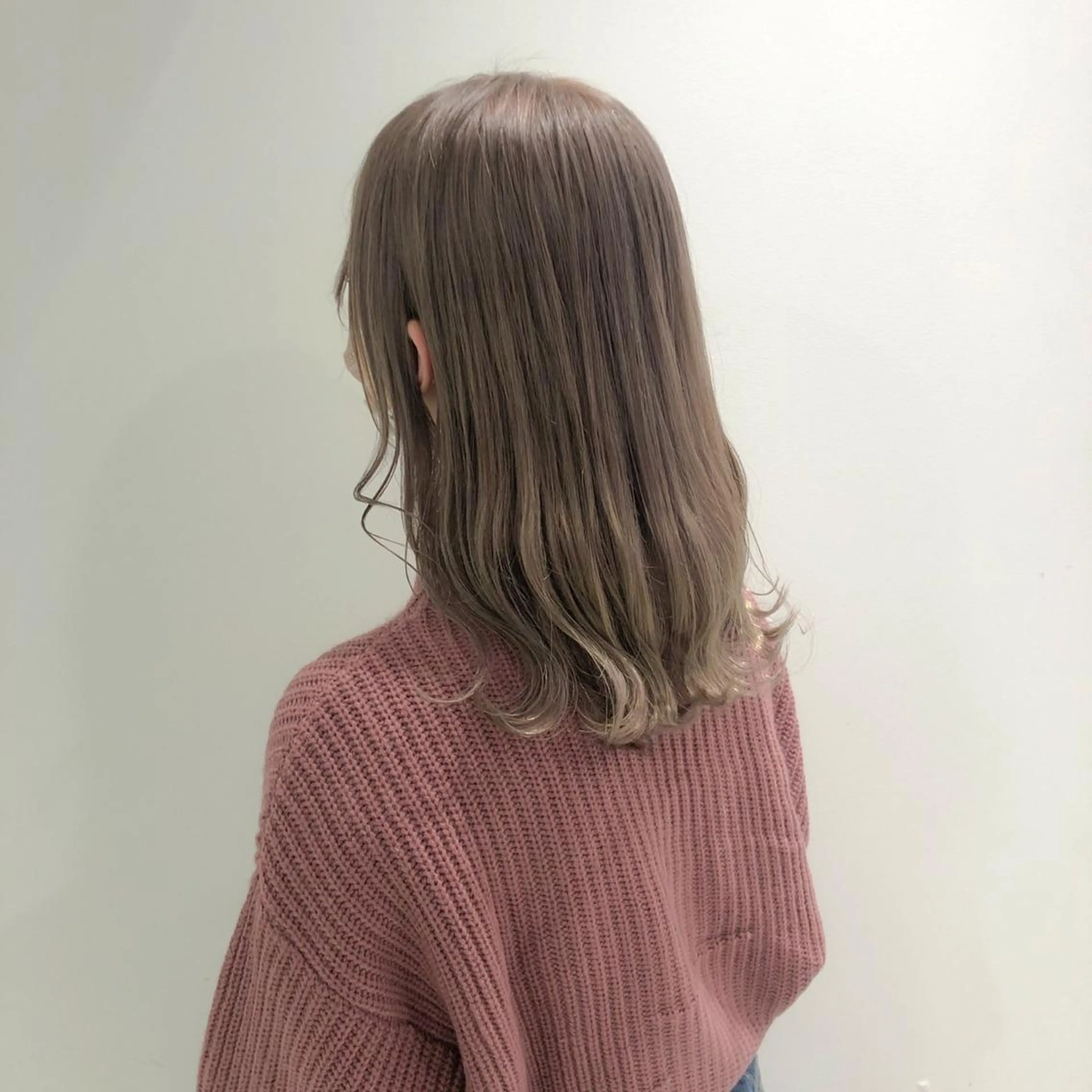 セミロング カラー ベージュカラー ブリーチ ミルクティーベージュ ✨メンズウルフ特化 美容師タイガ✨のヘアスタイル