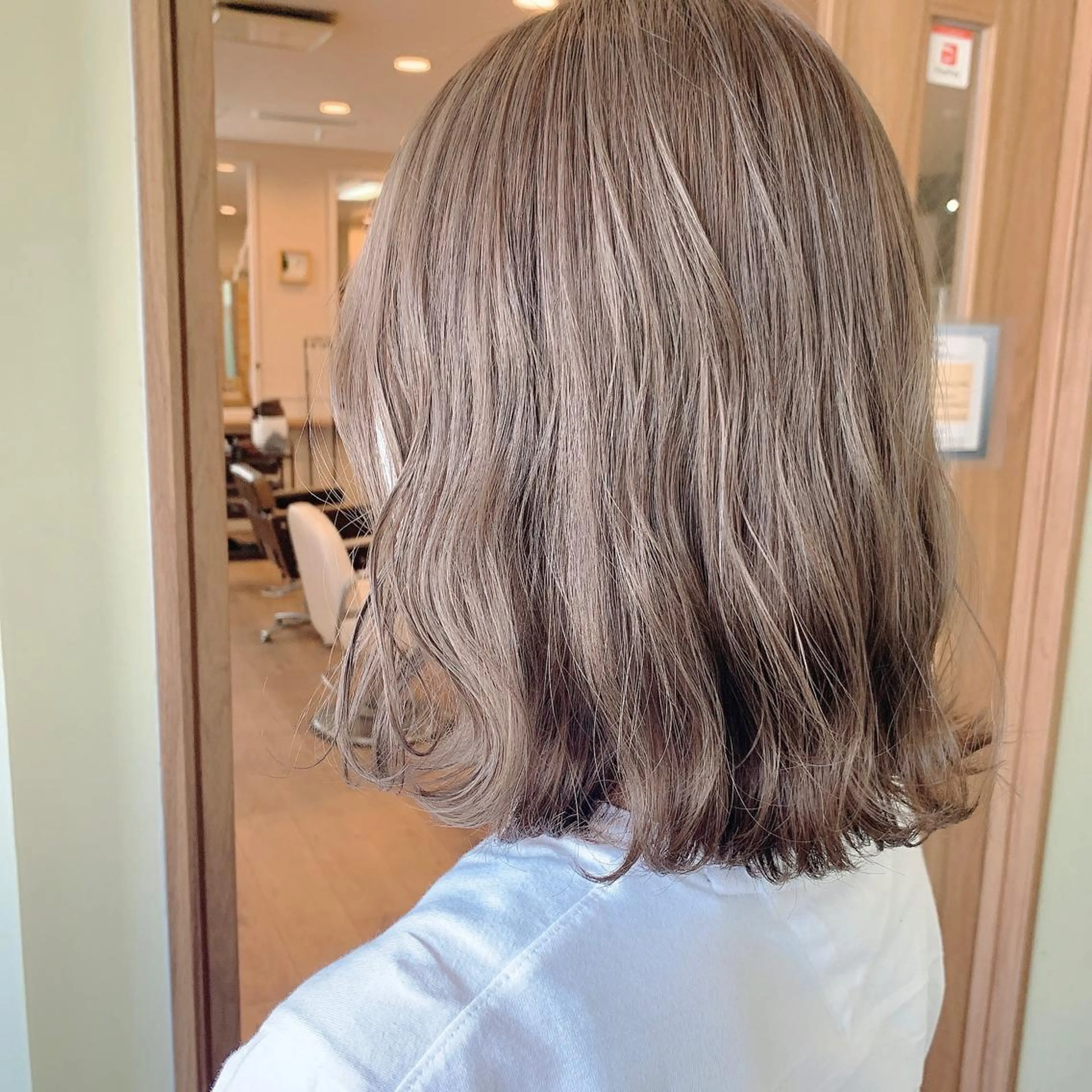 ミディアム カラー アディクシーカラー ブリーチ 透明感カラー グレージュ ヘアカラー NUMBER_ ユイナのヘアスタイル