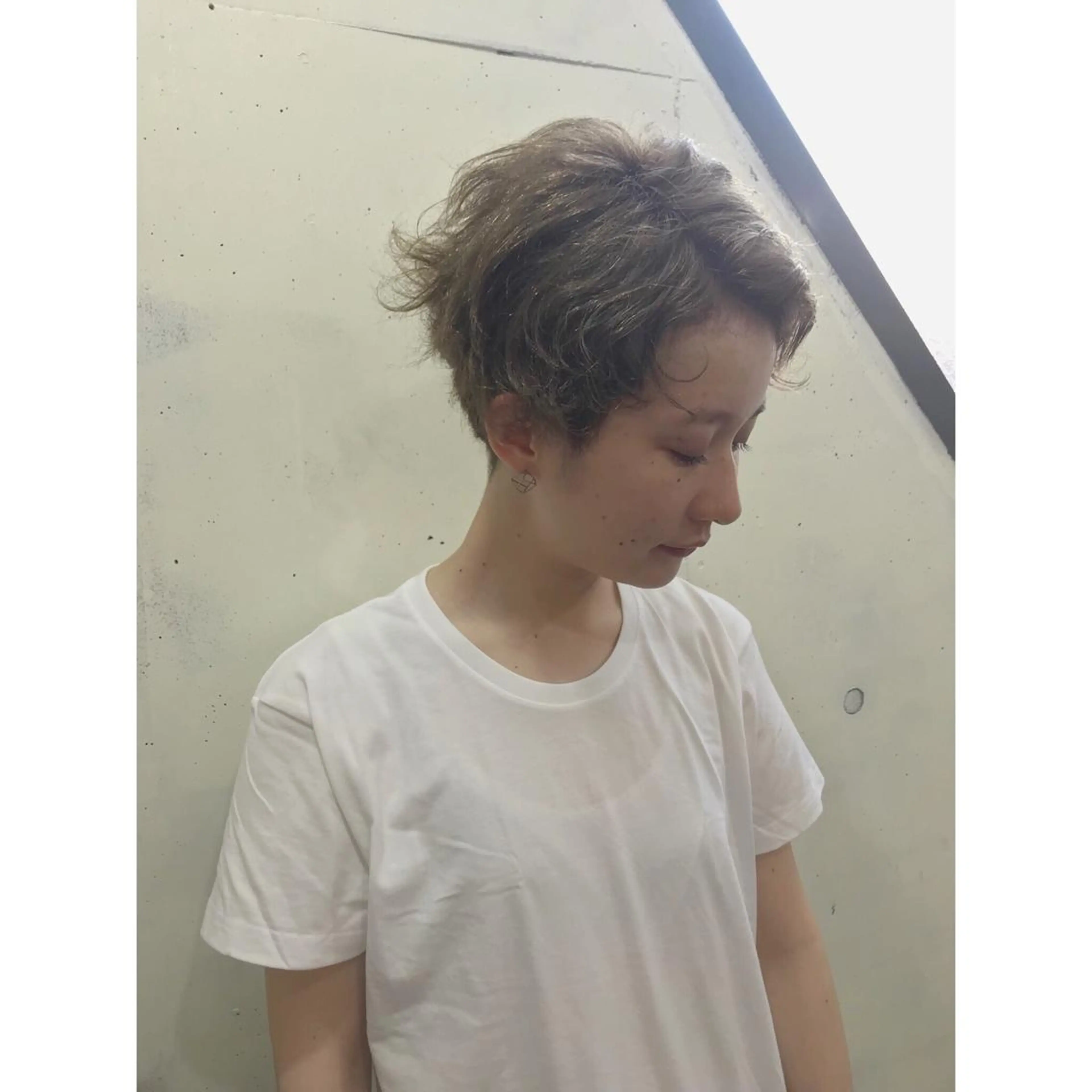ショート カラー ベージュカラー ブリーチ ショートヘア corona hairdesign KAZUE MAEDA所属・マエダ　カズエ🫶 coronahairのヘアスタイル