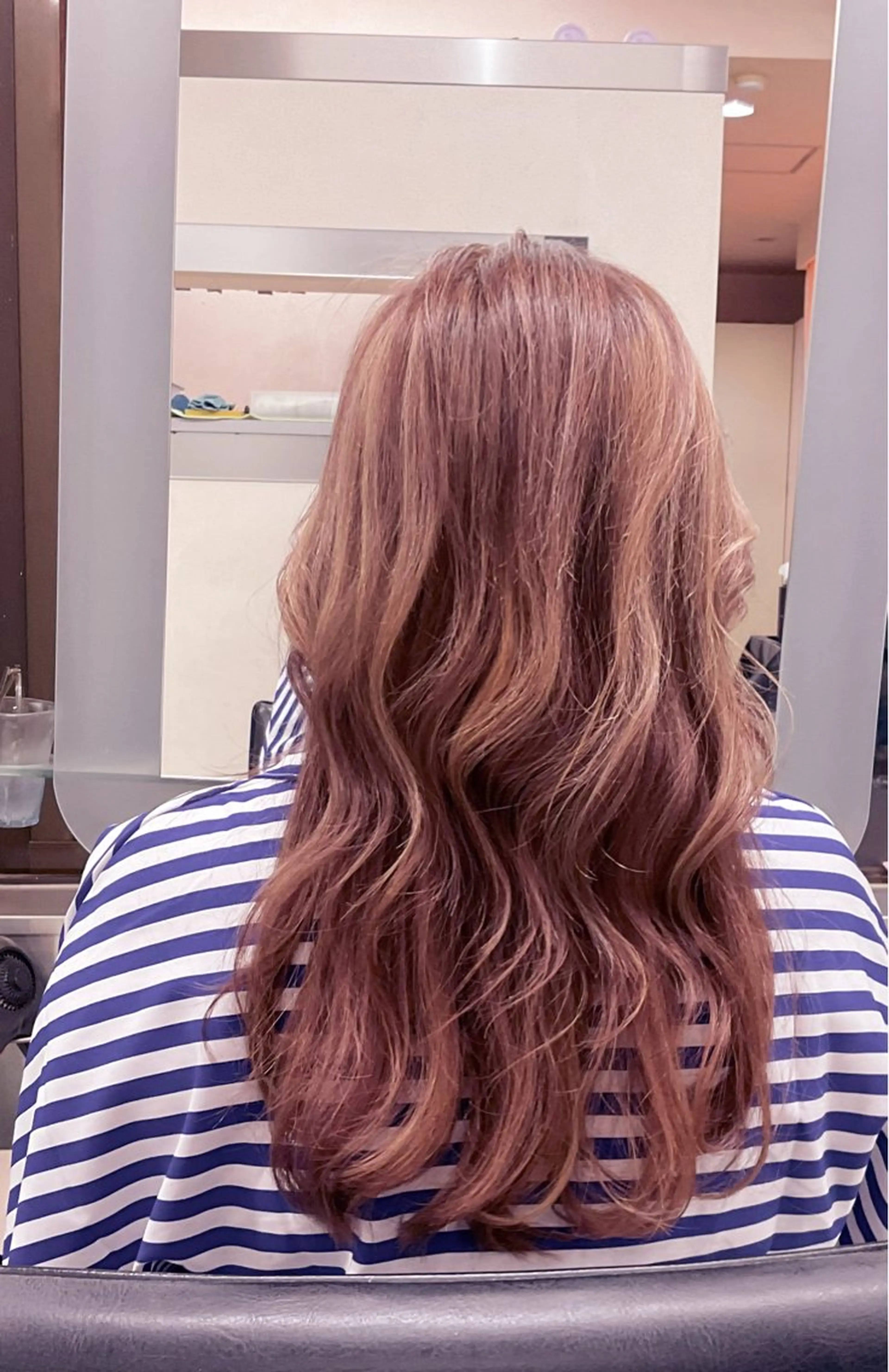 セミロング カラー ブリーチ ピンクカラー トリートメント au美容室所属・au美容室 ヘアセット　カットのヘアスタイル