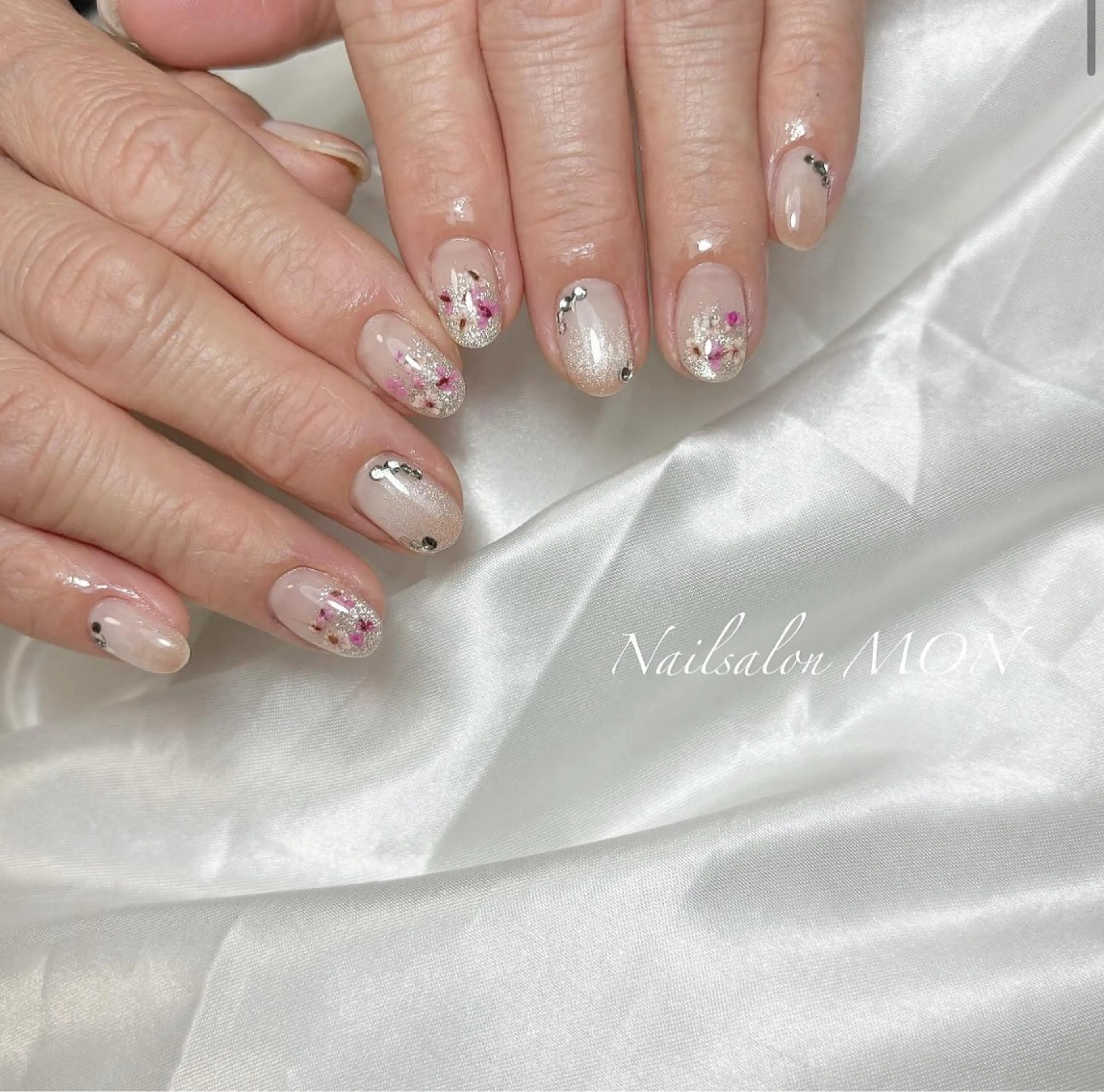 ネイル ストーンネイル ハンドネイル Nailsalon MONのネイルデザイン