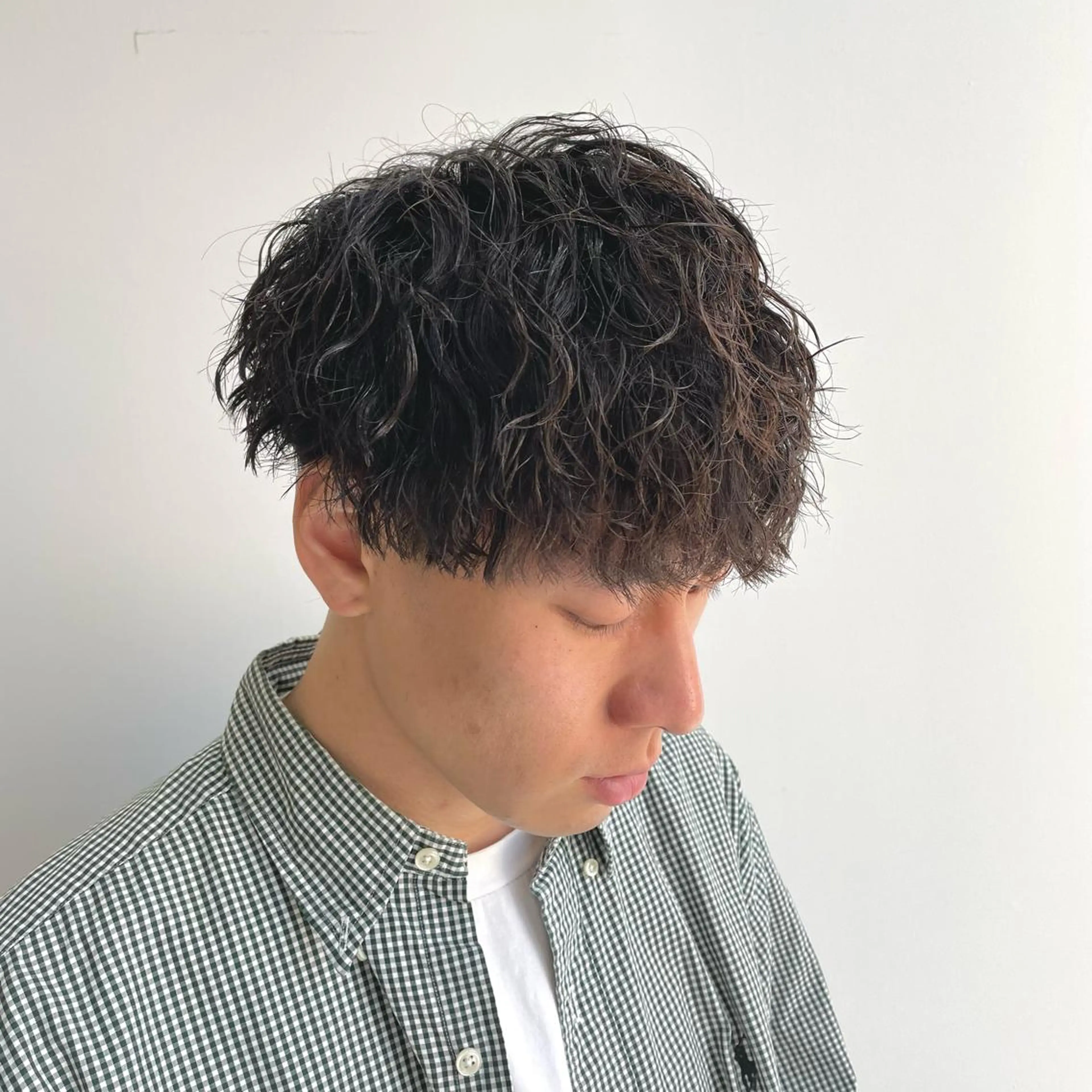 ミディアム パーマ メンズ カット パーマ 🔥縦落ちツイスパ 🔥鈴木健紀のヘアスタイル