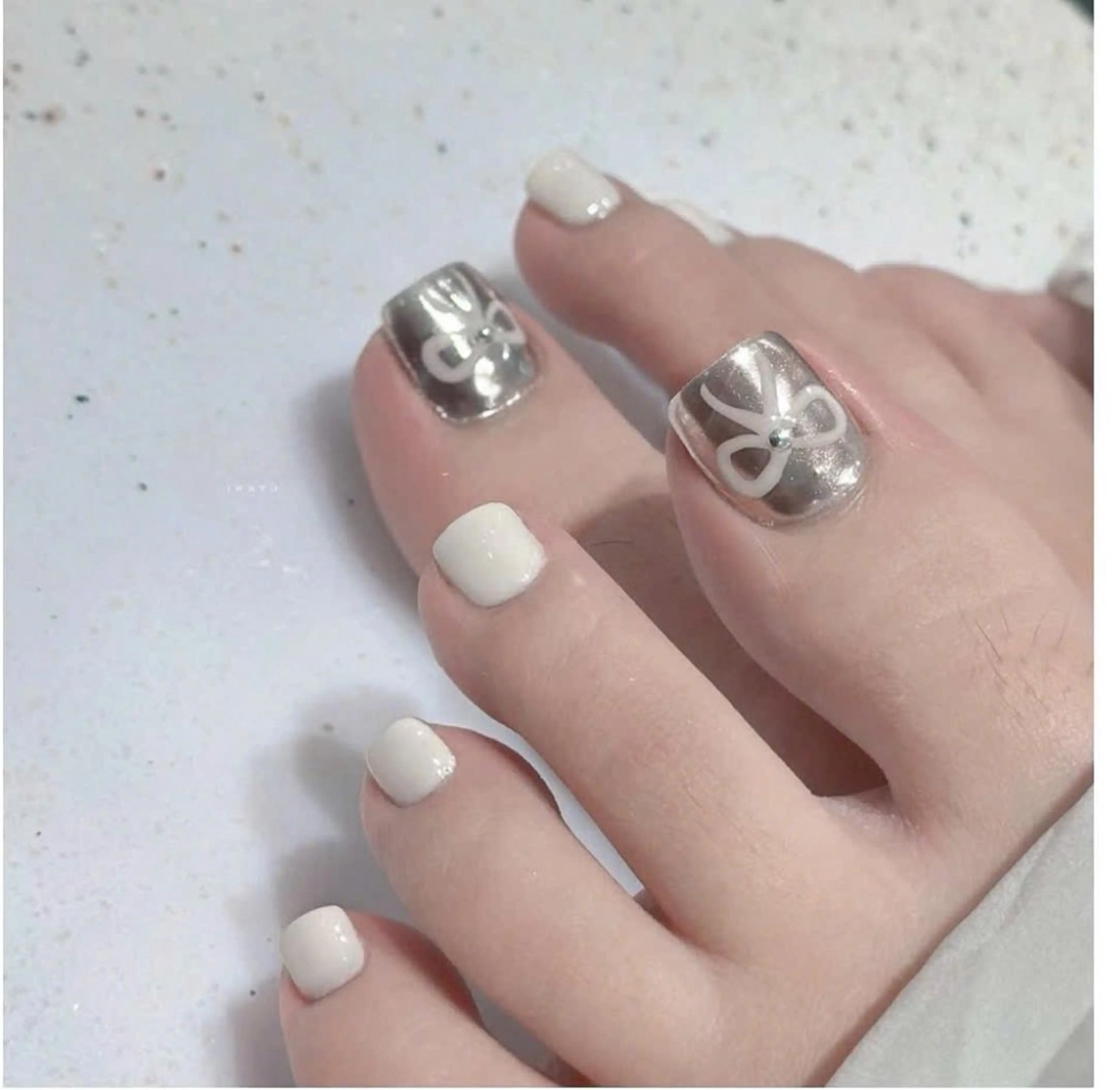 ネイル アニマル柄 オーロラネイル チークネイル フラッシュネイル ジェルネイル Lyna Nail のネイルデザイン