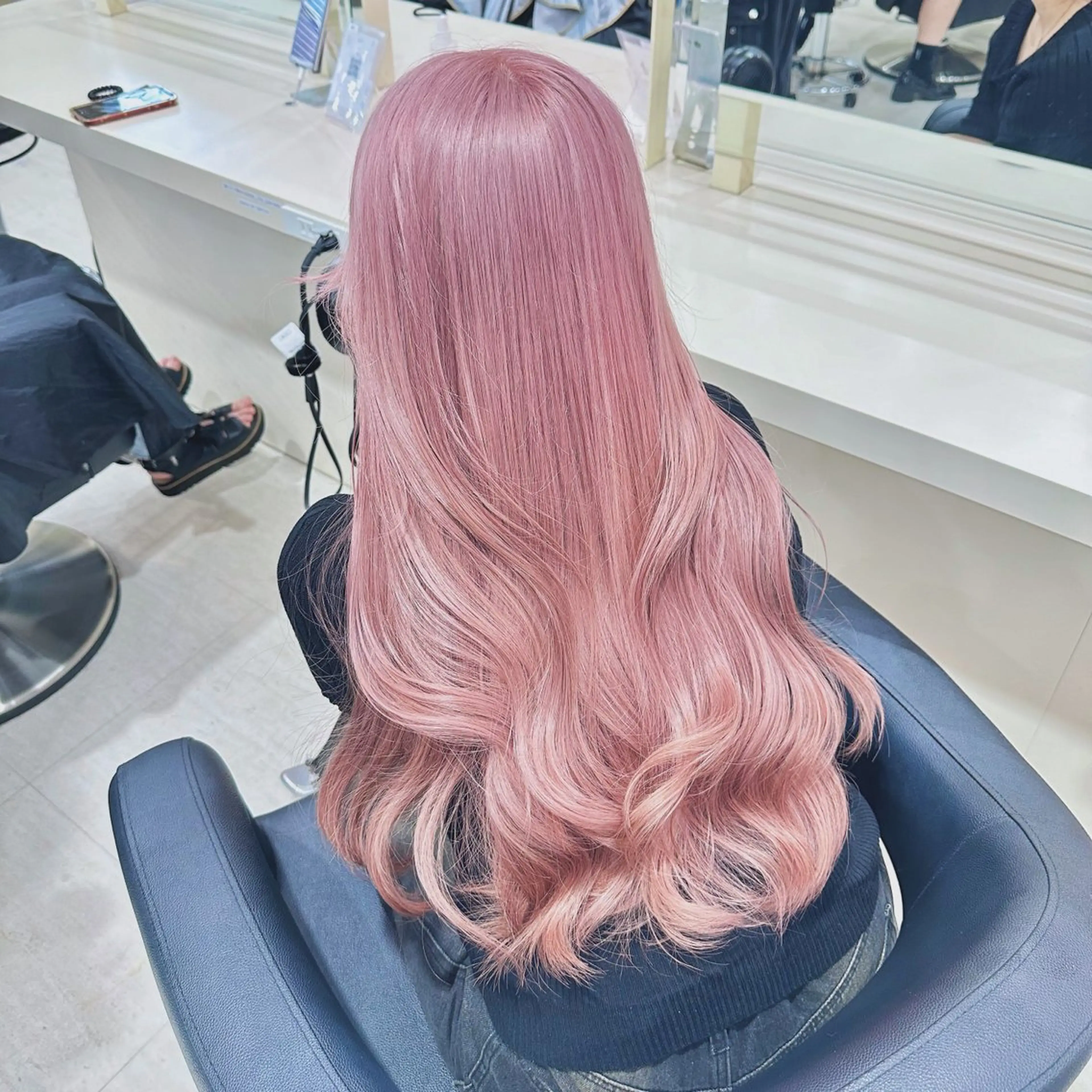 ロング カラー ヘアアレンジ 韓国レイヤー＆ピンク 艶髪🩶maikoのヘアスタイル