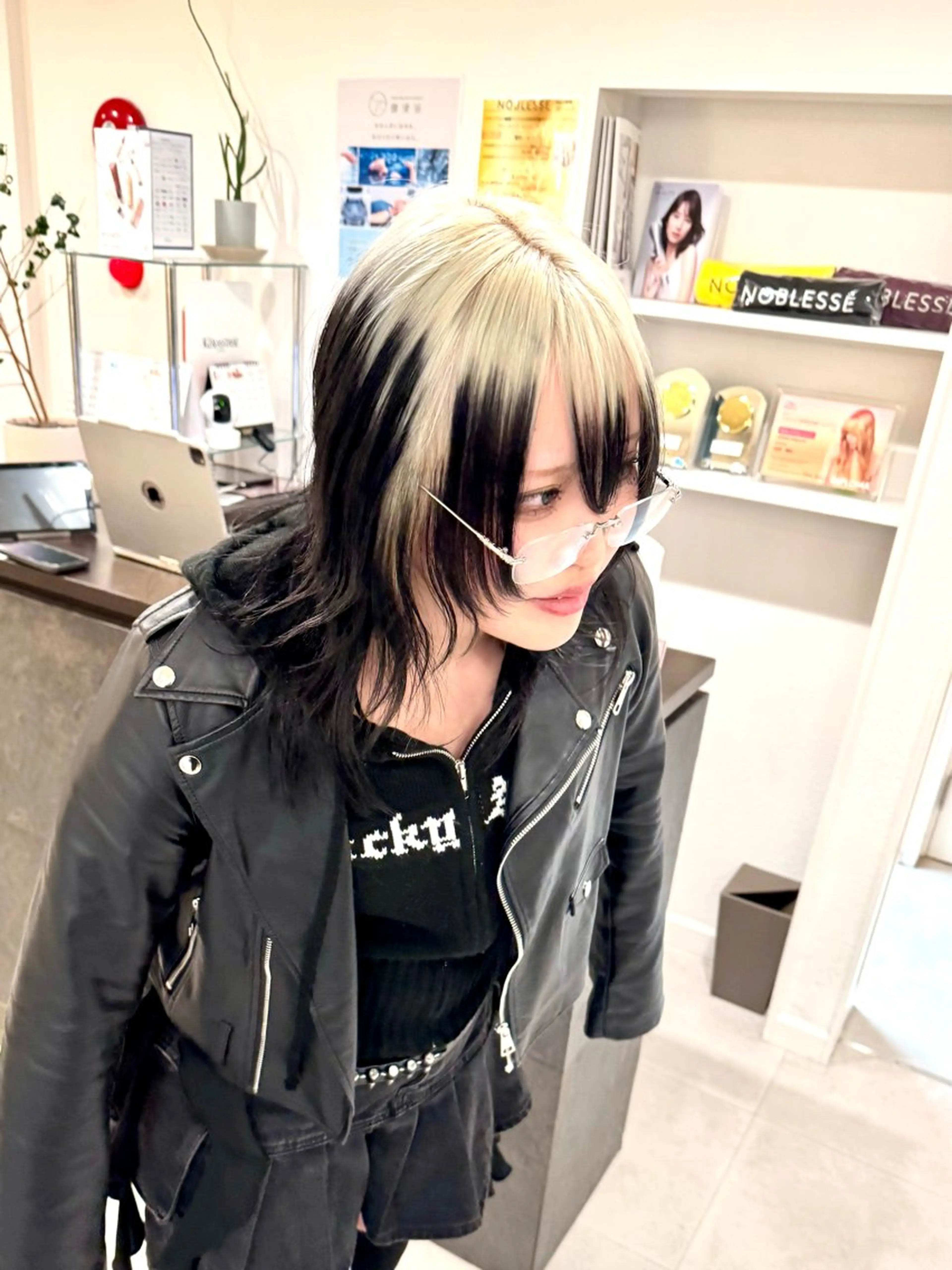 ショート カラー ブリーチ ケアブリーチ レイヤーカット ウルフカット カット ヘアカラー トリートメント ハイトーン/レイヤー /ウルフ⭐️永田⭐️のヘアスタイル