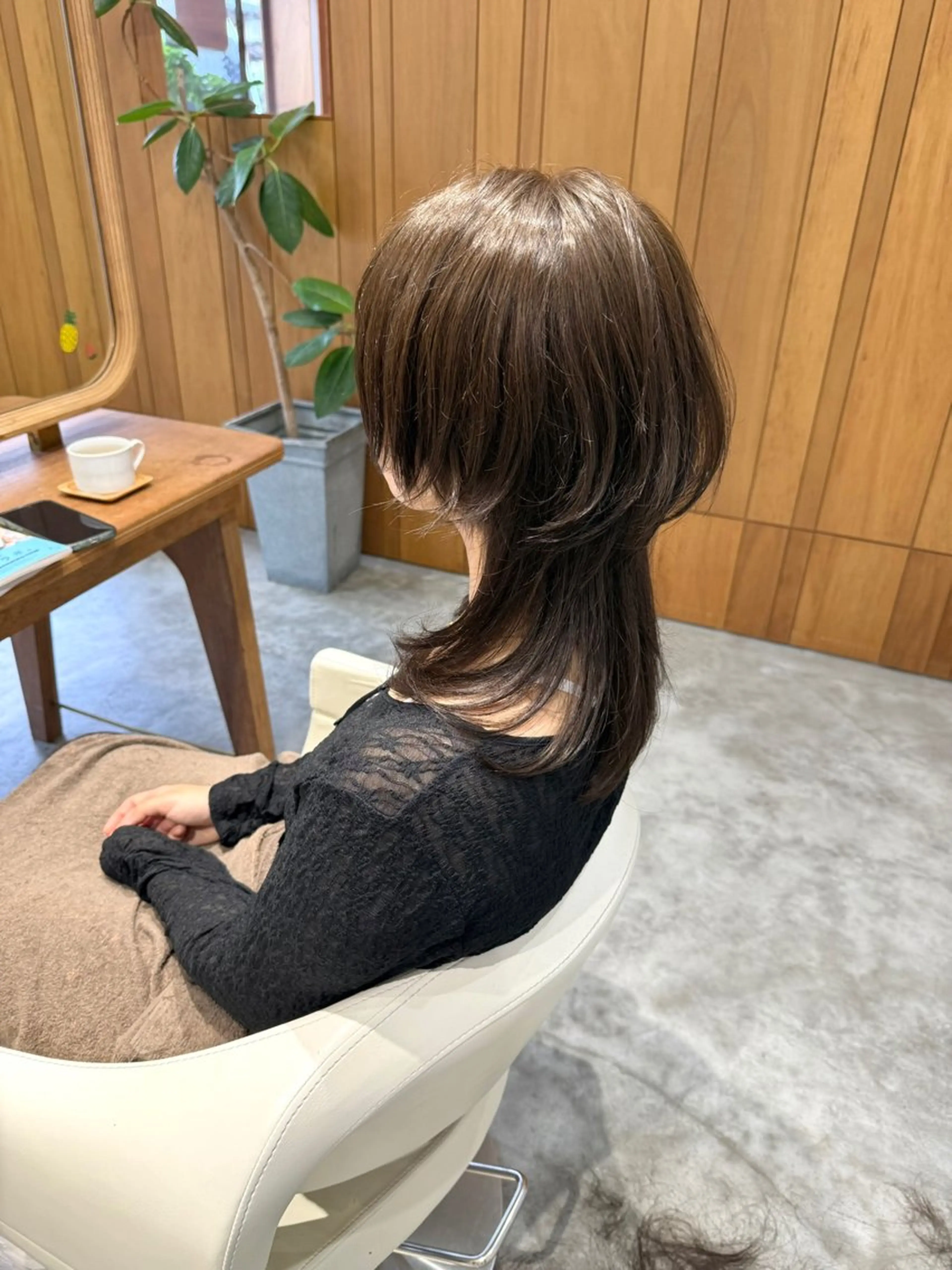 ミディアム カラー ベージュカラー オリーブベージュ ウルフカット カット ヘアカラー フラム所属・WATANABE MISAKIのヘアスタイル