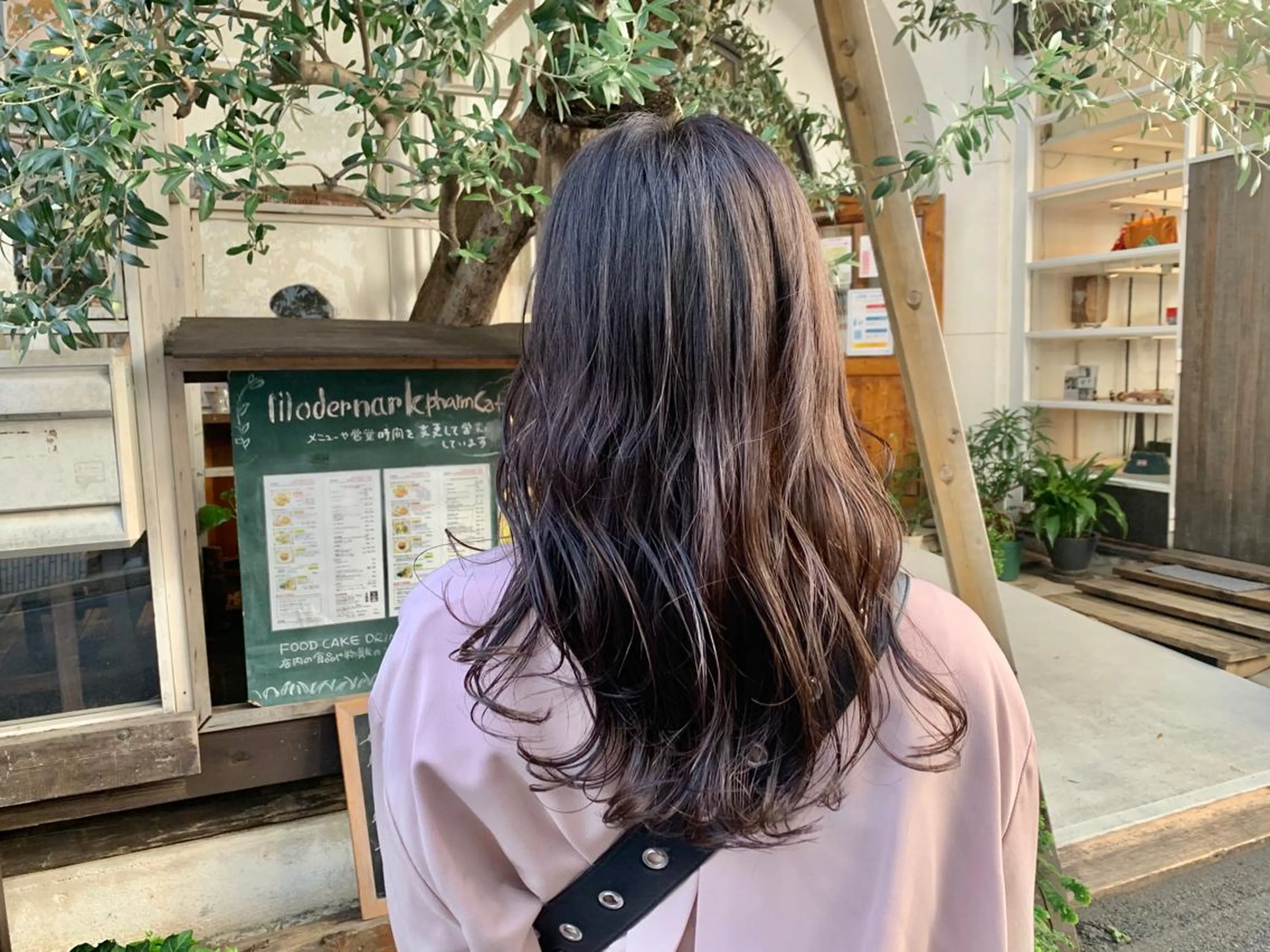 セミロング カラー カット ヘアカラー トリートメント LEB所属・下河 宗太のヘアスタイル