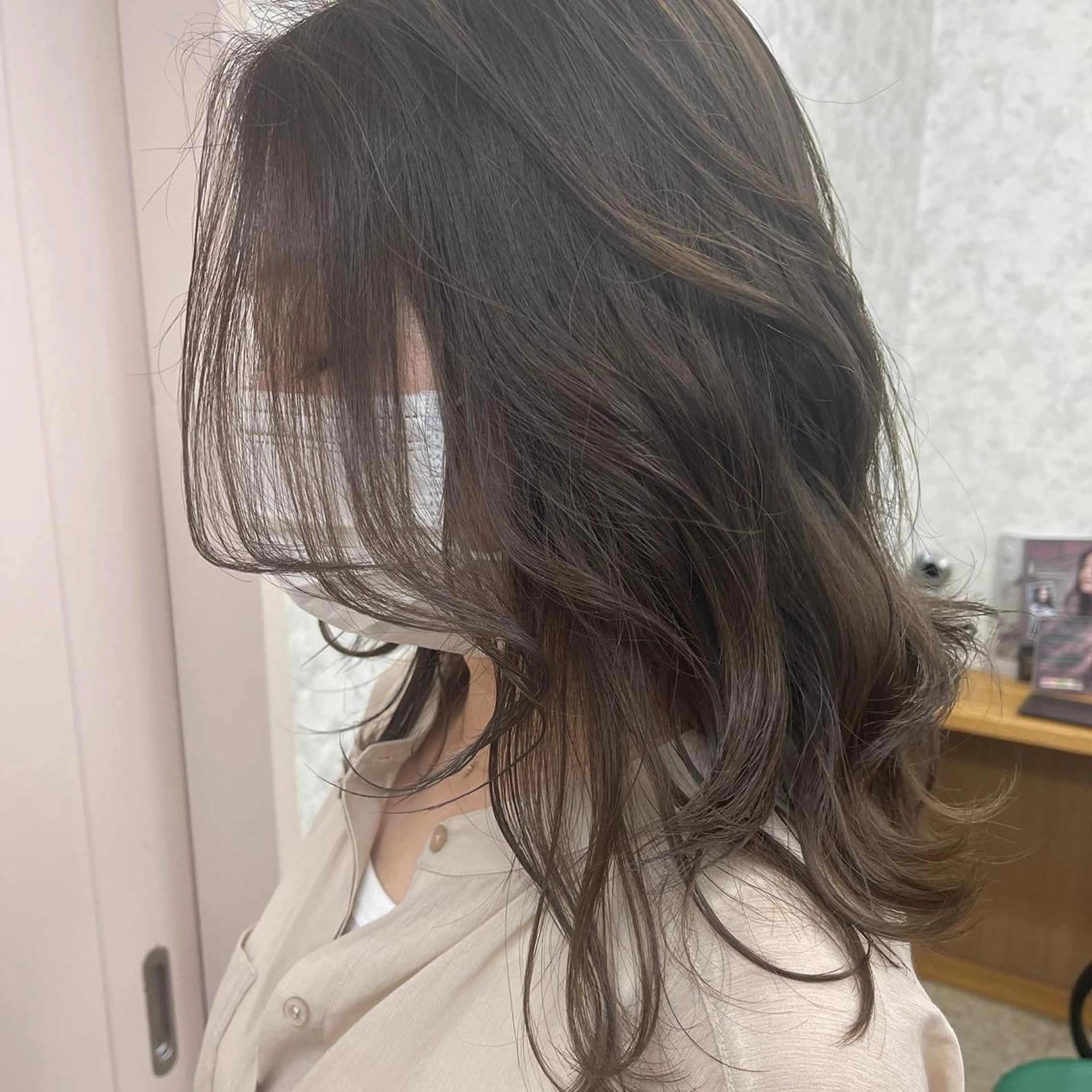 セミロング カラー 編み込みエクステ セミロングパーマ バレイヤージュ ベージュカラー ブリーチ 髪質改善のプロ✨りな さんのヘアスタイル