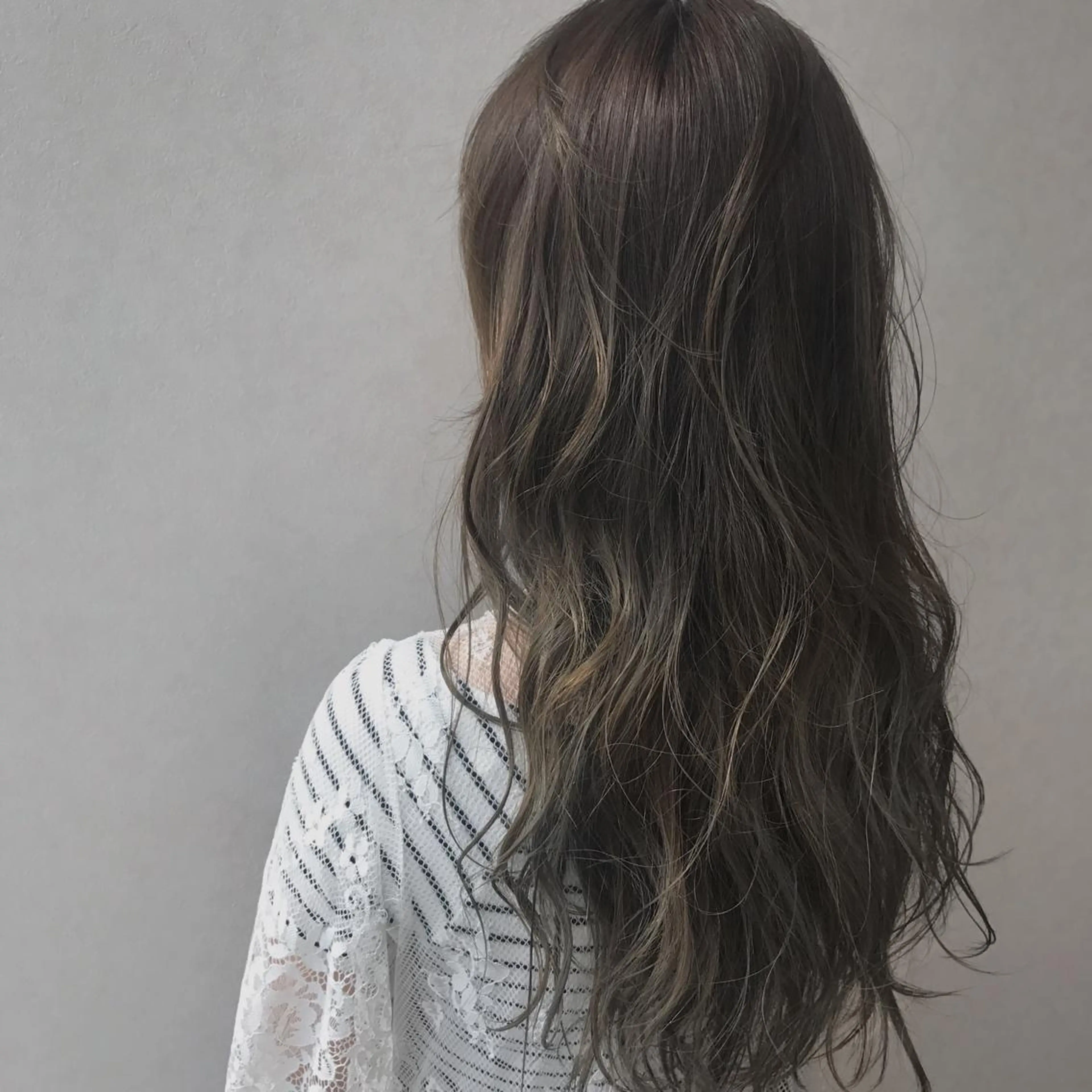 ロング カラー アッシュ AGU akariのヘアスタイル