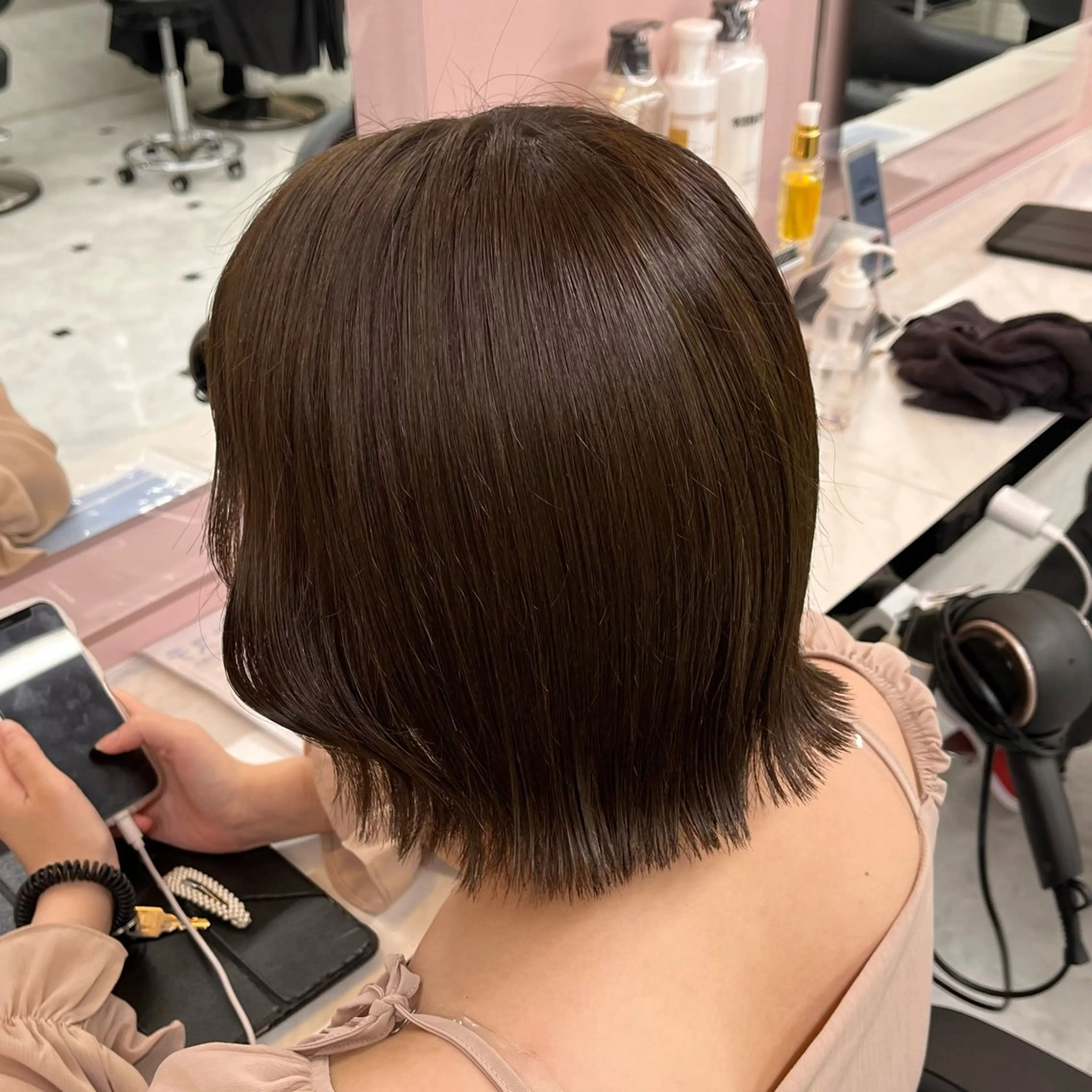 セミロング カラー ヘアアレンジ 🍒透明感カラー🌨 🥕ハイトーンカラーのヘアスタイル