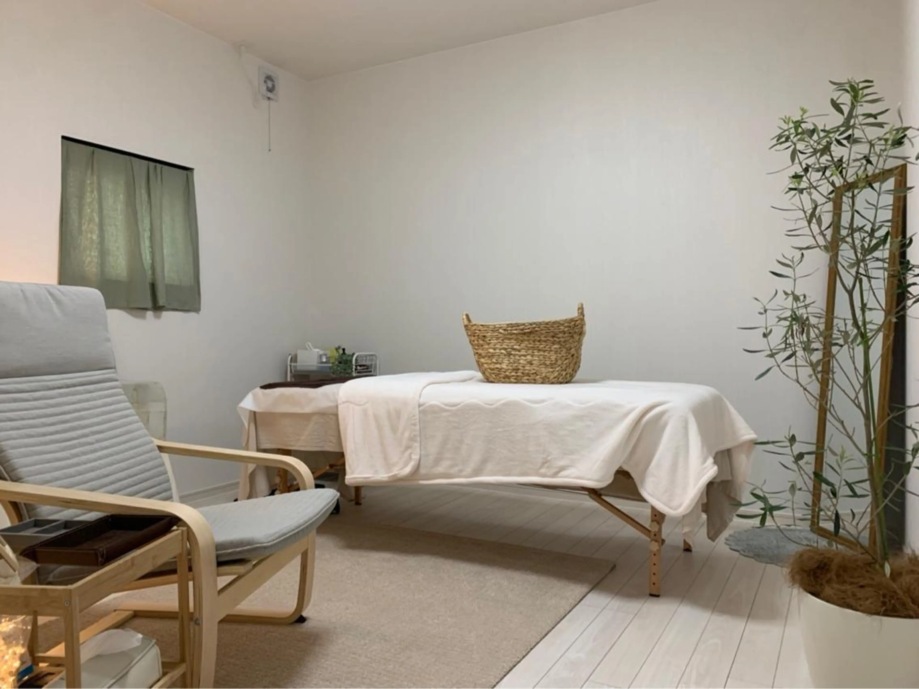 ミディアム パーマ ヘアアレンジ メンズ ネイル マツエク・マツパ 小顔専門 ヘッドスパ【jiu】のエステ・リラクイメージ