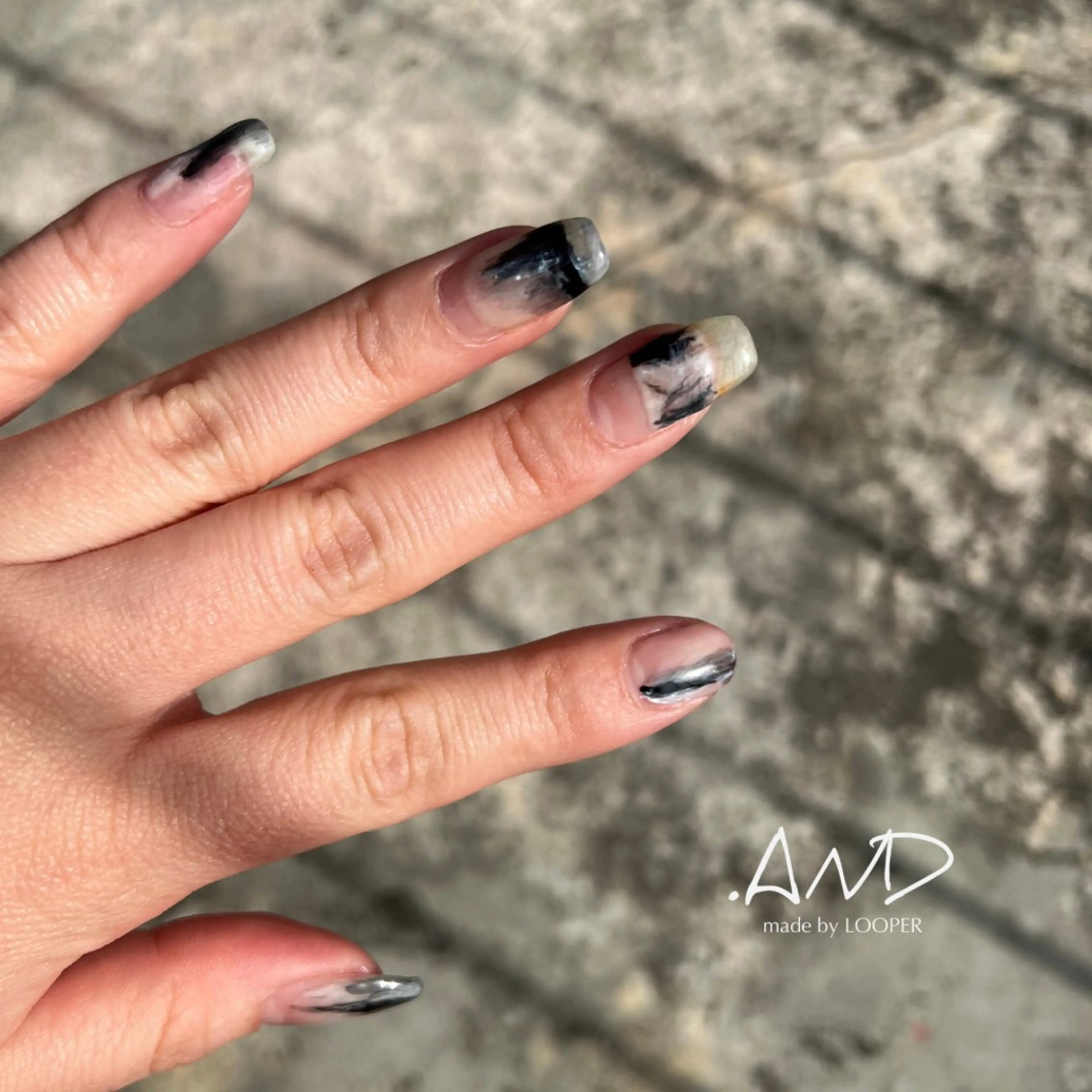 ネイル アートネイル ニュアンスネイル ハンドネイル LOOPER所属・mzh ...のネイルデザイン