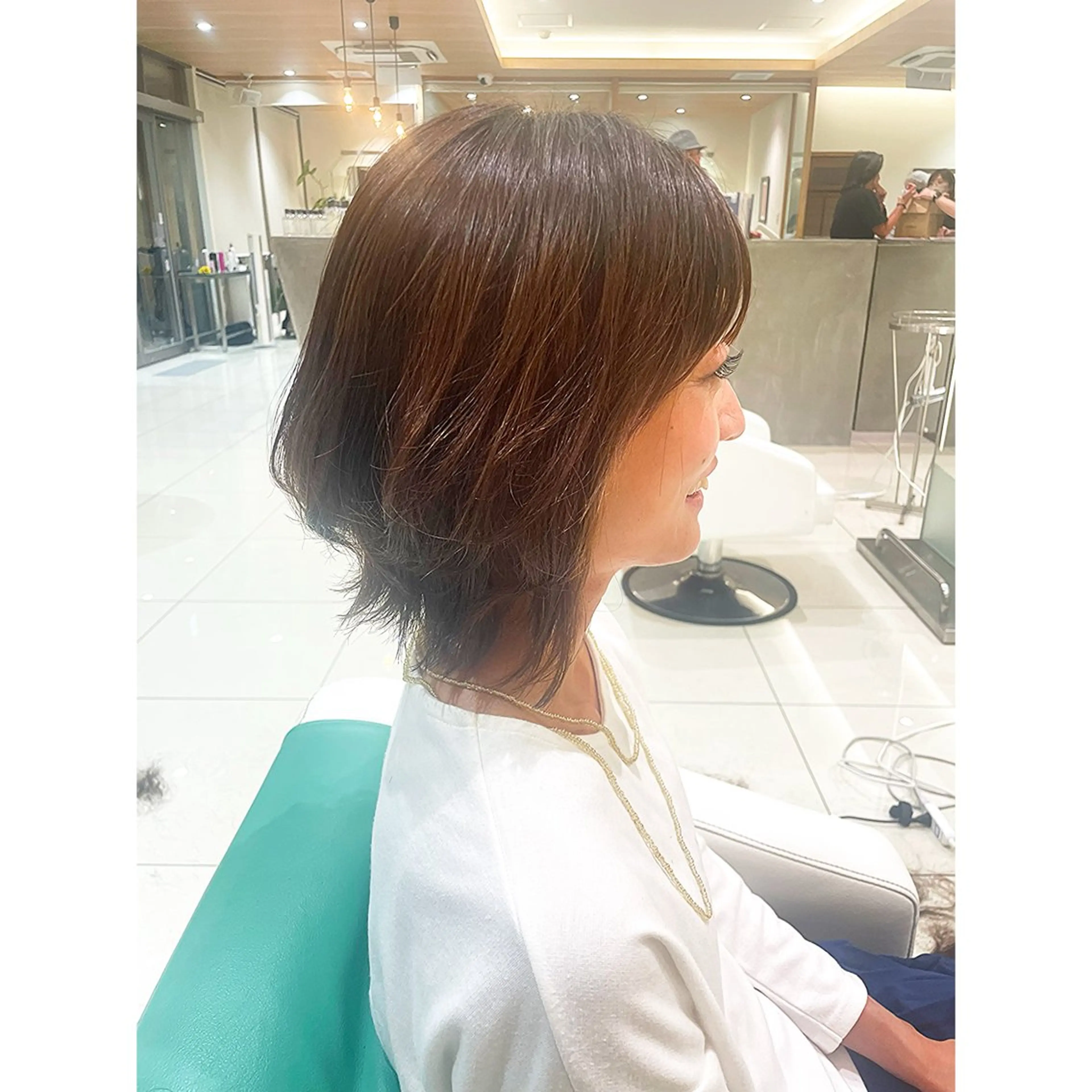 ミディアム レイヤーカット 前さこ 結衣のヘアスタイル