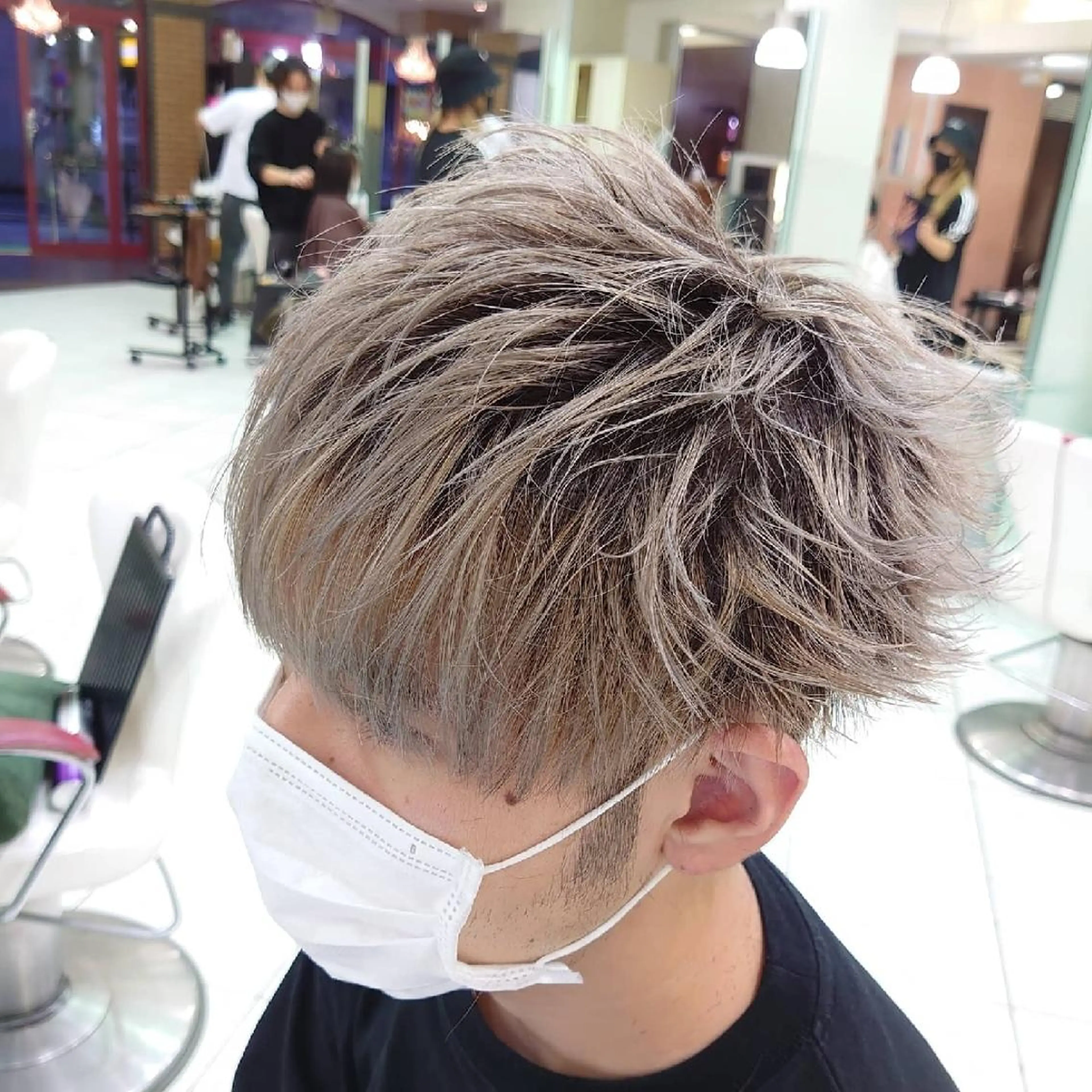 ショート カラー メンズ マッシュ 外ハネヘア 大卒美容師  一ノ瀬 凌のヘアスタイル