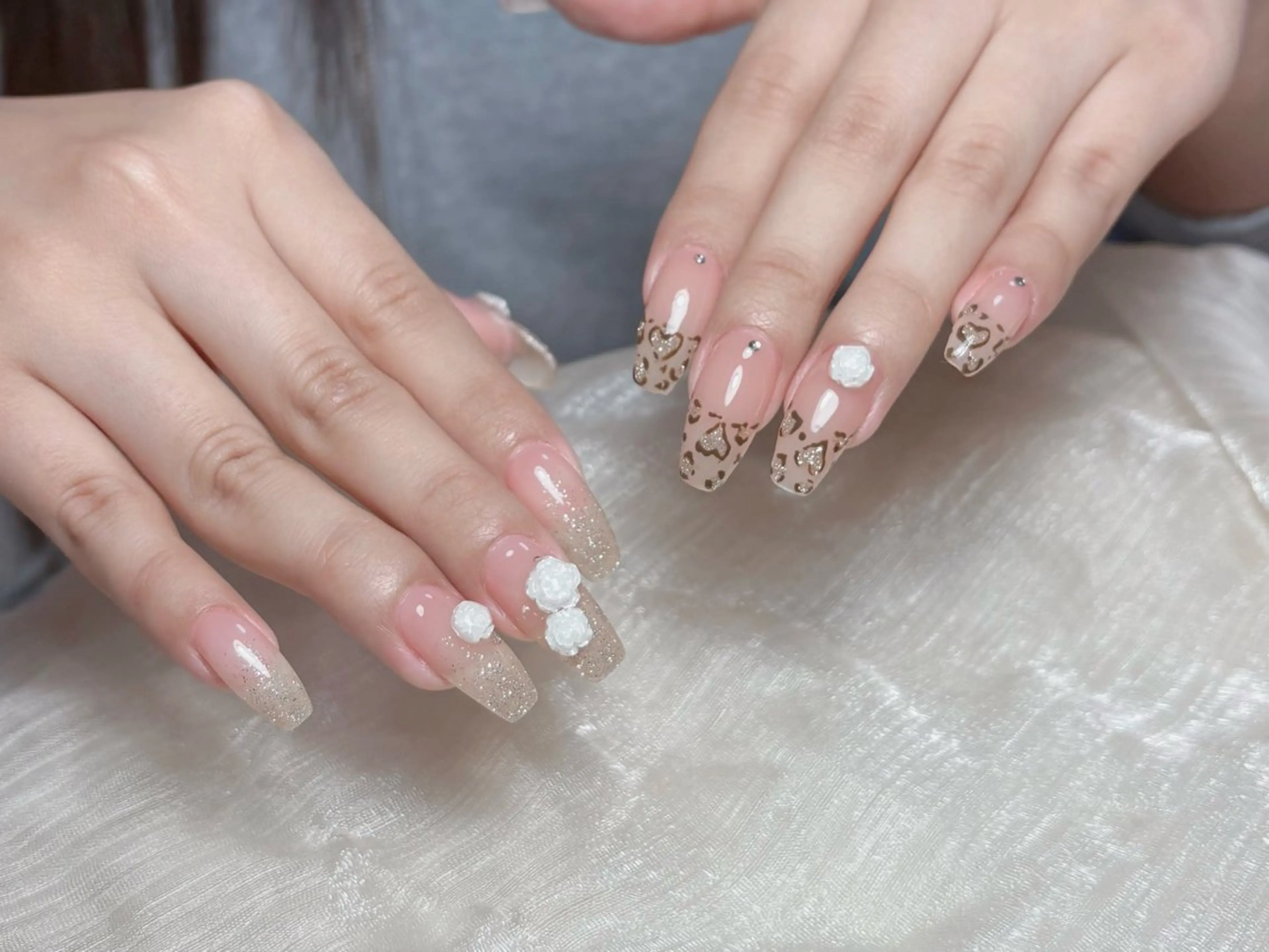 ネイル オーロラネイル チークネイル フレンチネイル ジェルネイル ガラスフレンチ ハンドネイル Nail Jolie所属・Nail Jolieのネイルデザイン