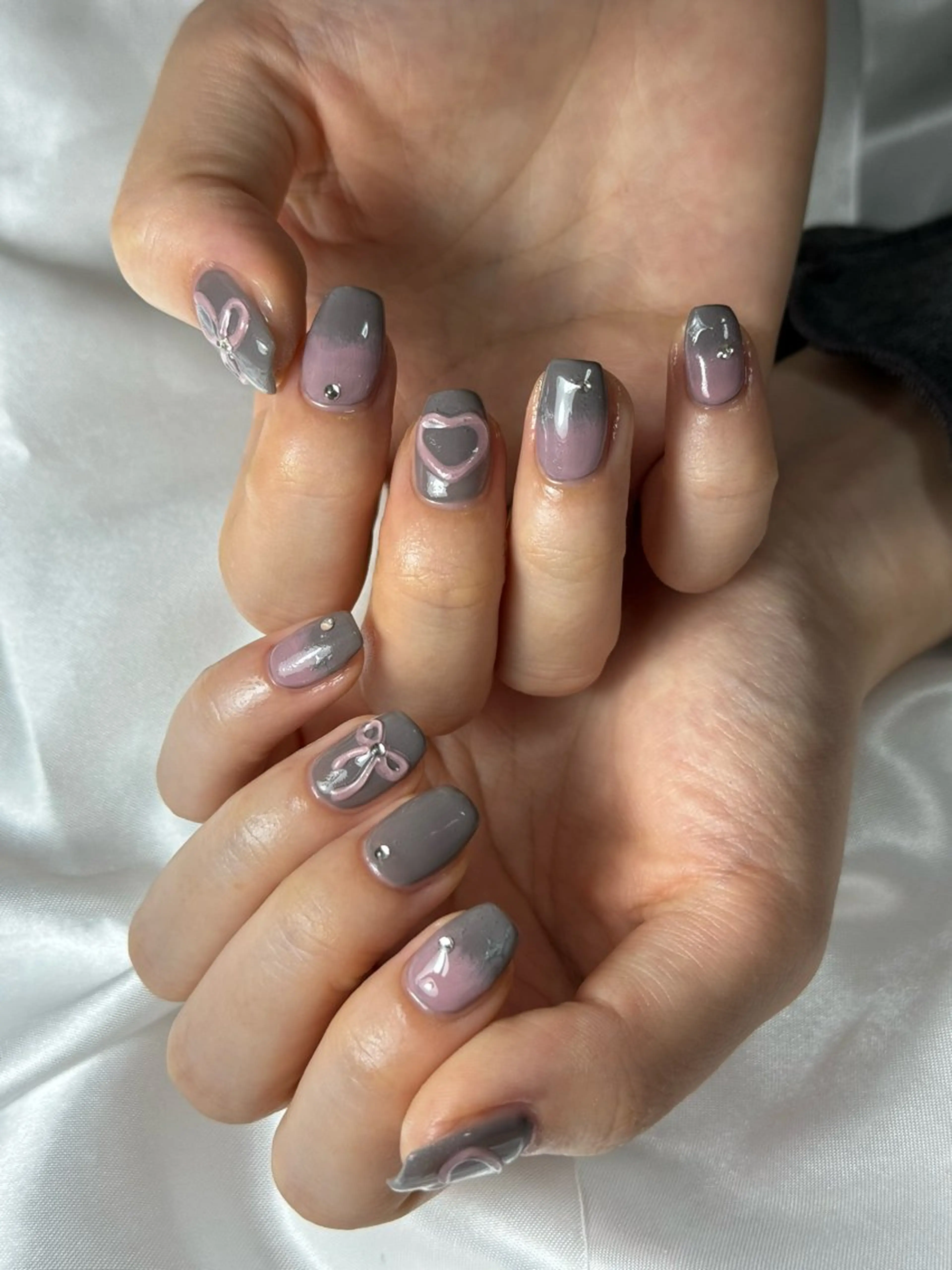 ネイル ジェルネイル ガーリー グラデーション ハート 韓国ネイル ハンドネイル flowers nailのネイルデザイン