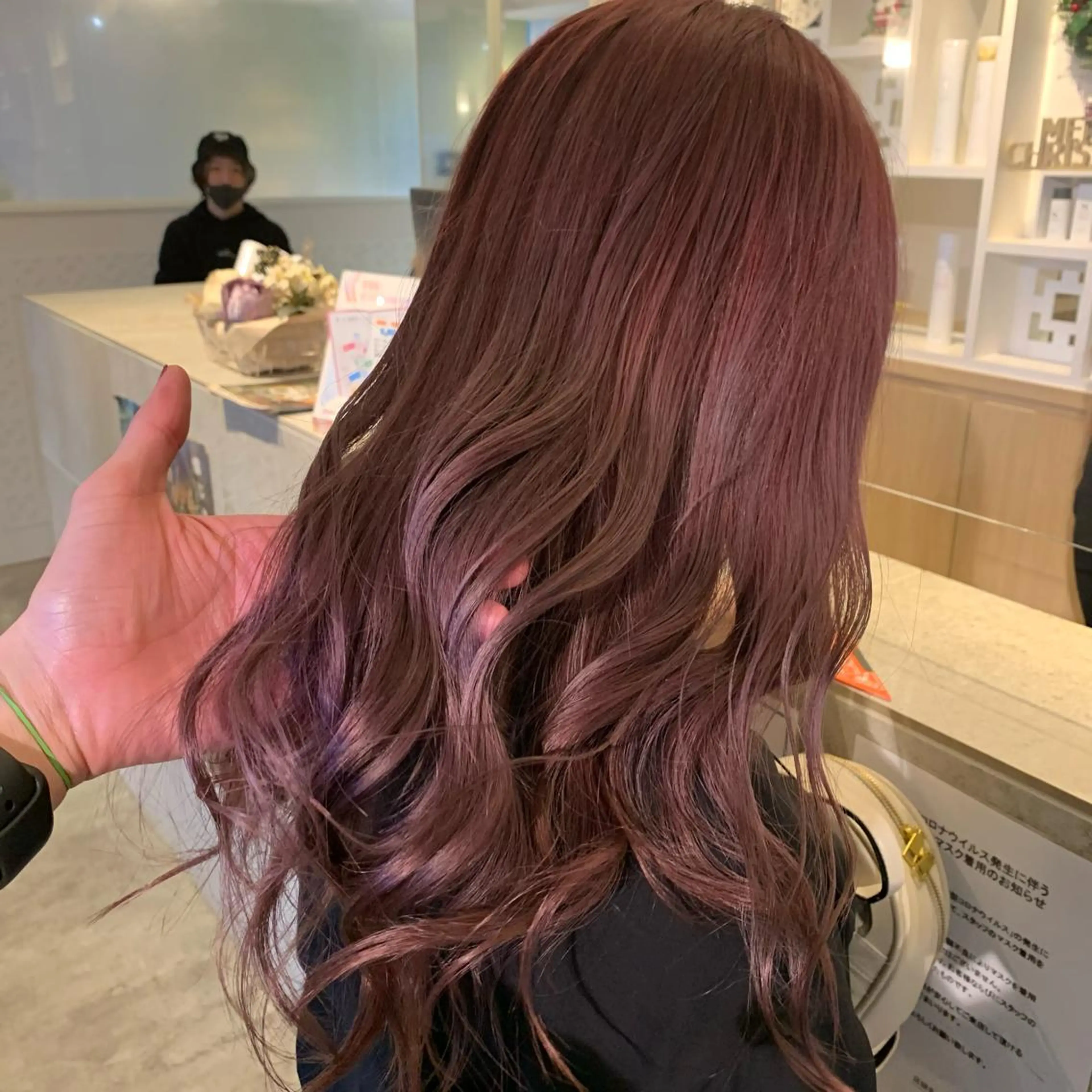 セミロング カラー ハイトーンカラー ピンクカラー 中島 直哉のヘアスタイル