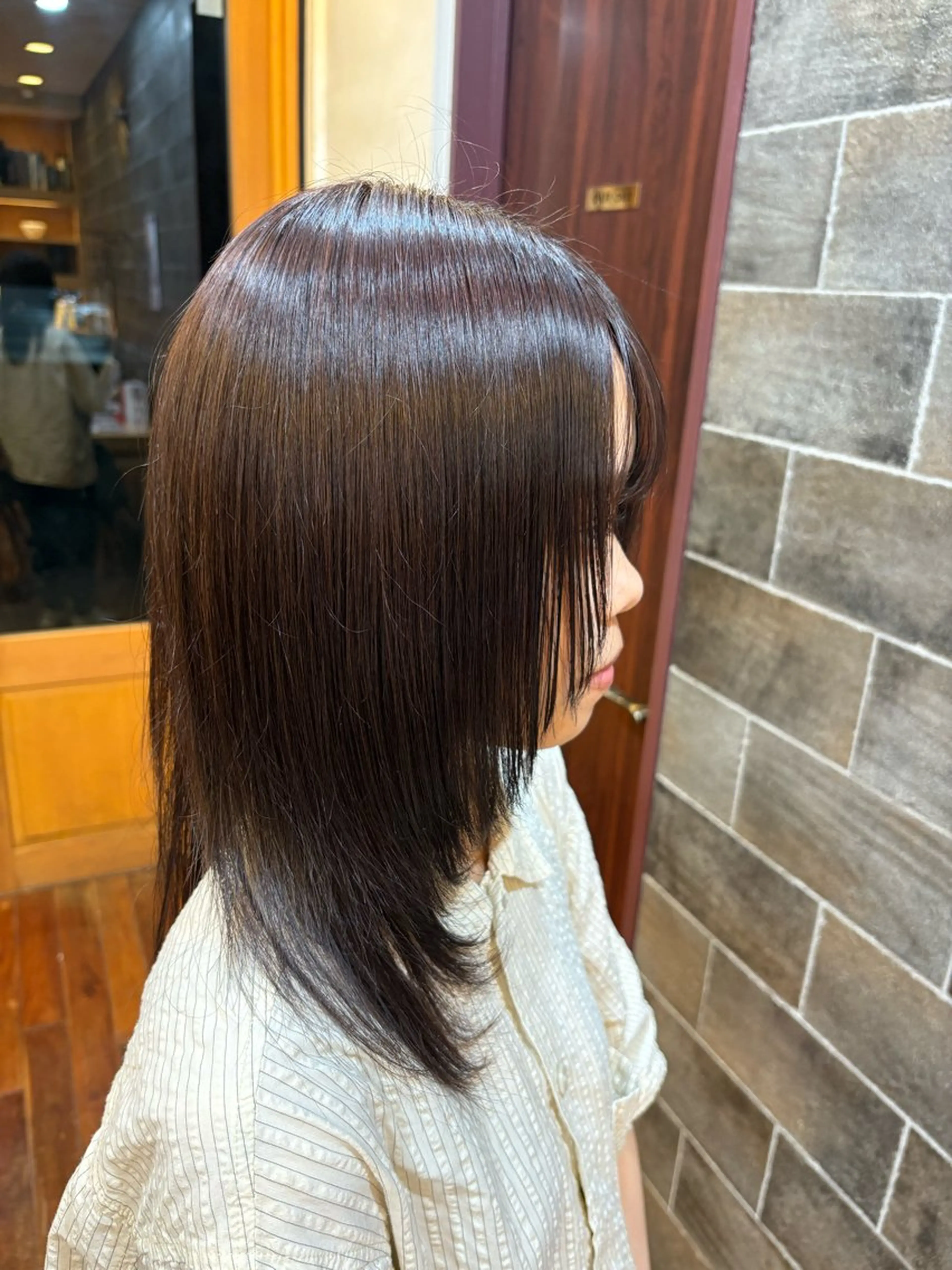 セミロング アッシュ レイヤーカット 南越谷🌻 栗原鈴華のヘアスタイル