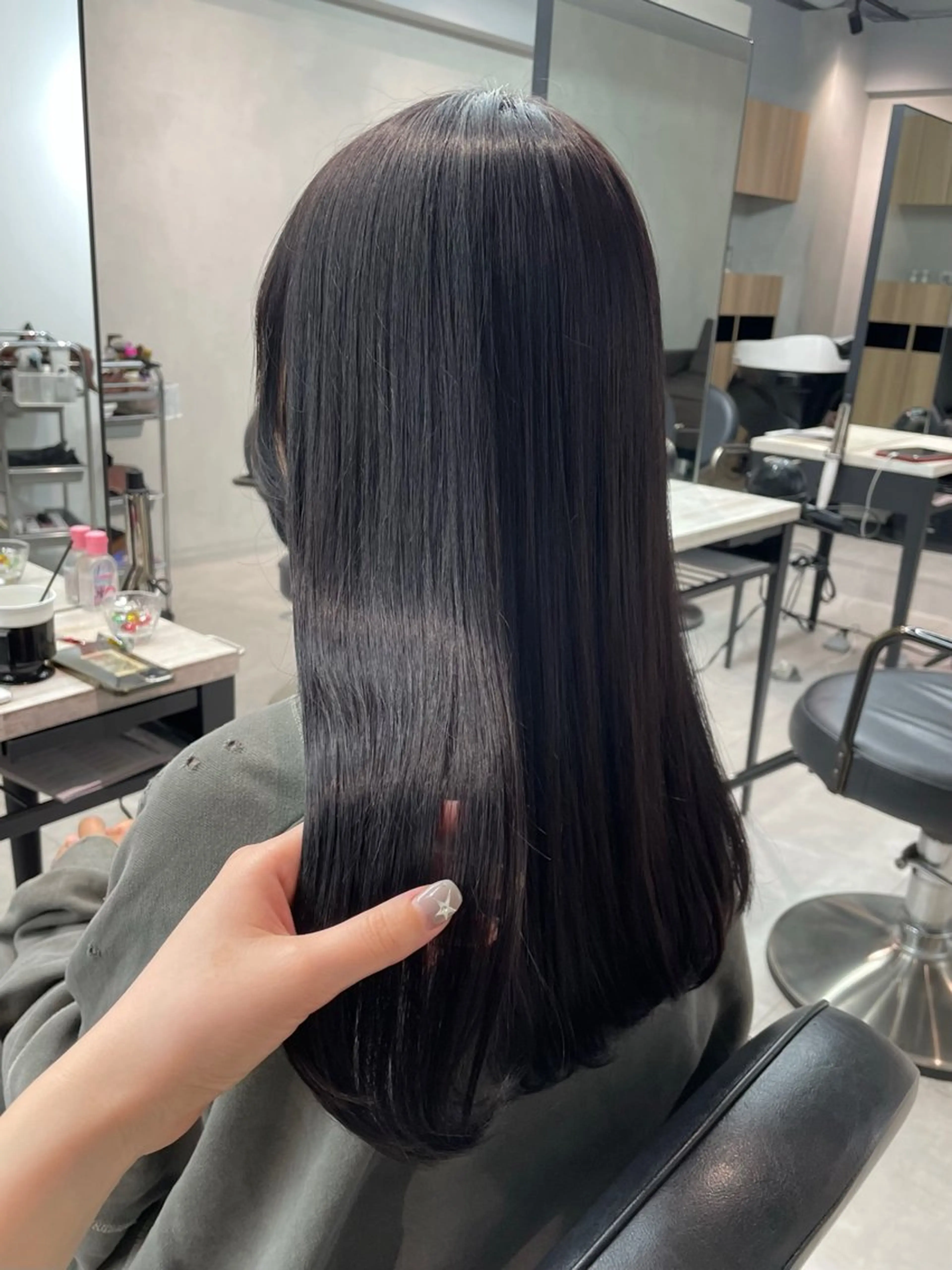 ロング カラー 黒髪 ラベンダーカラー 澤 佑華 🎀 透明感カラーのヘアスタイル