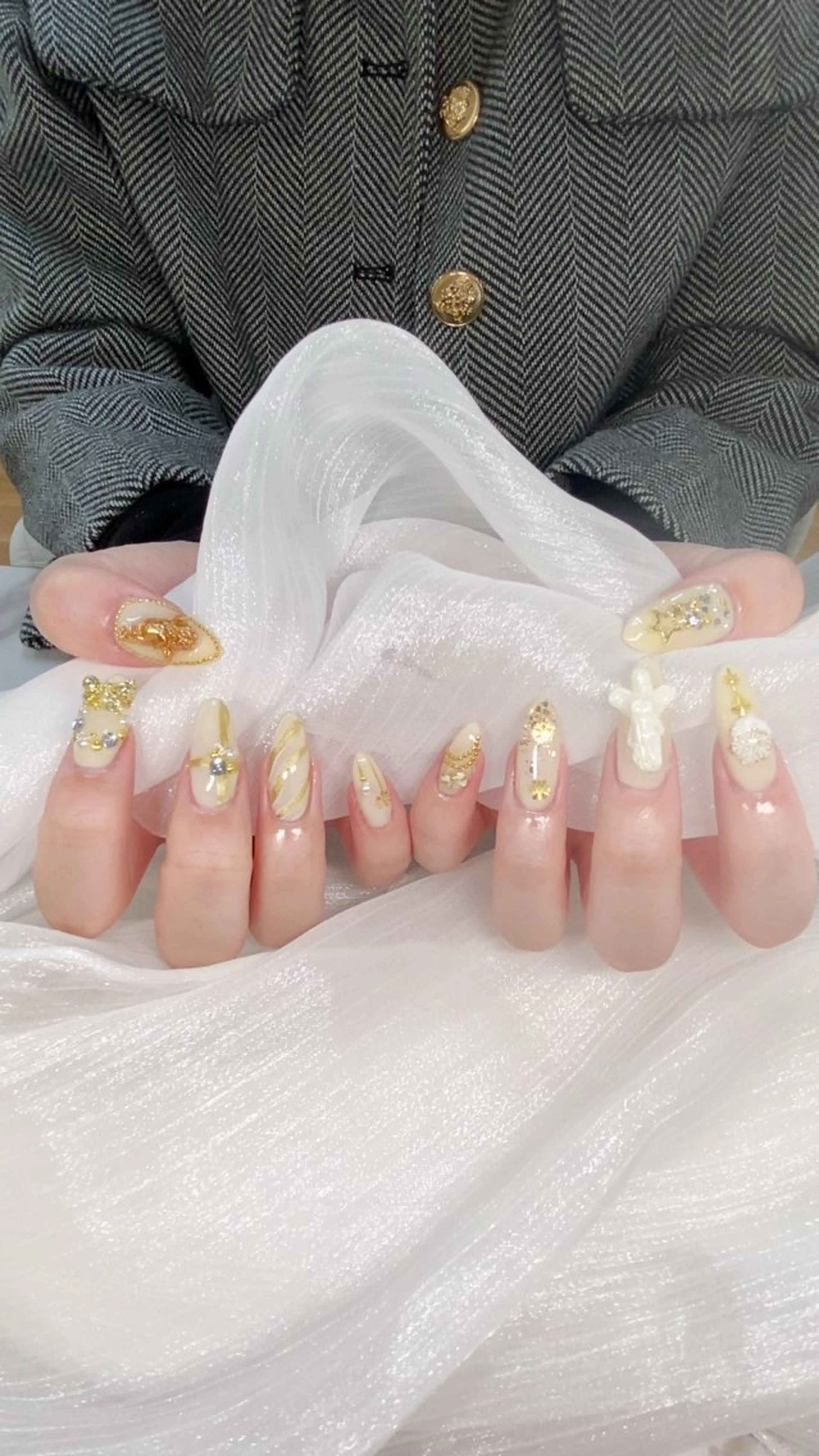 ネイル チークネイル グラデーション キラキラネイル ラメ(グリッター) ラメグラデーション ハンドネイル mika chanのネイルデザイン