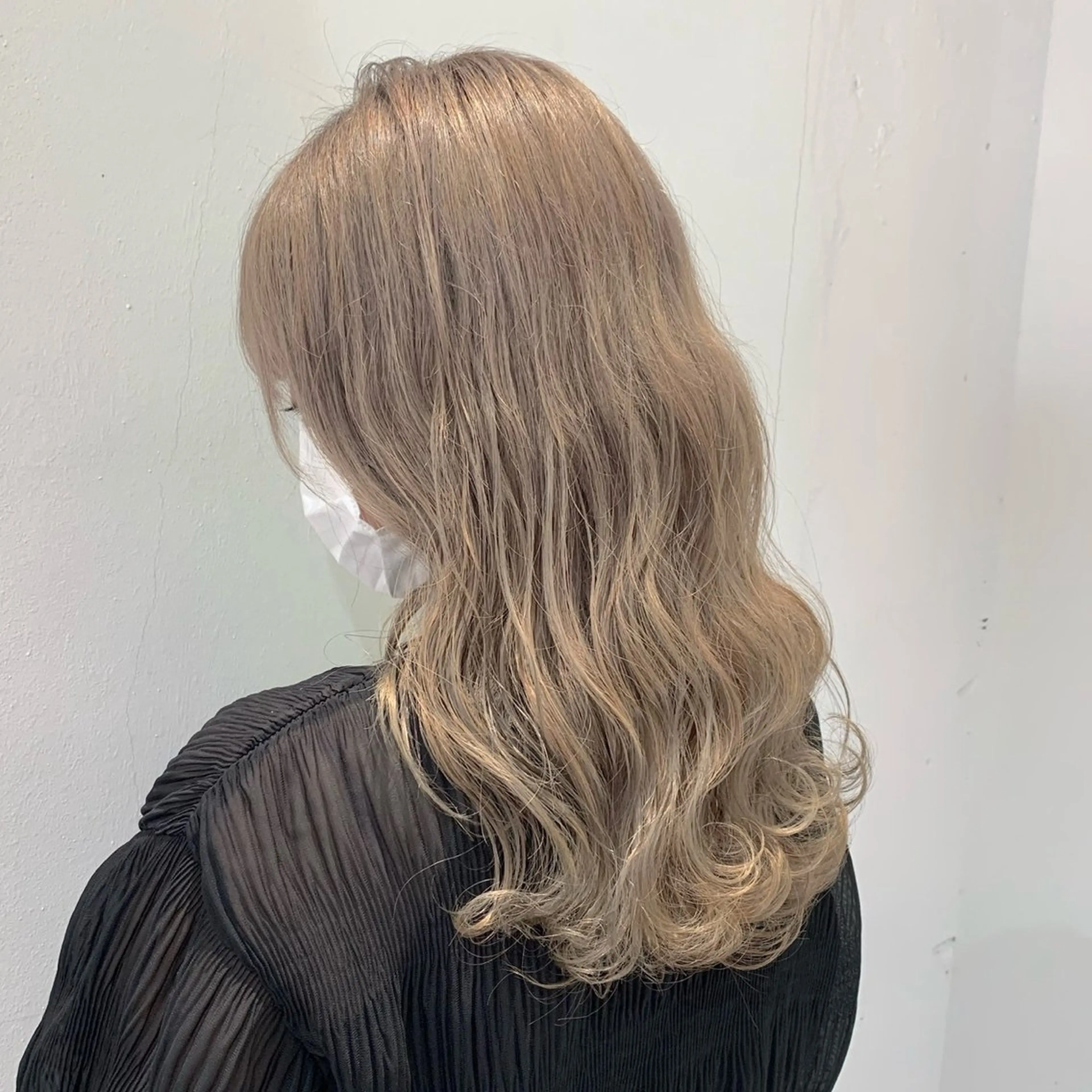【🖤 minimo 限定価格🖤】 ブリーチ＋透明感カラー＋質感向上トリートメント😊🩷の写真