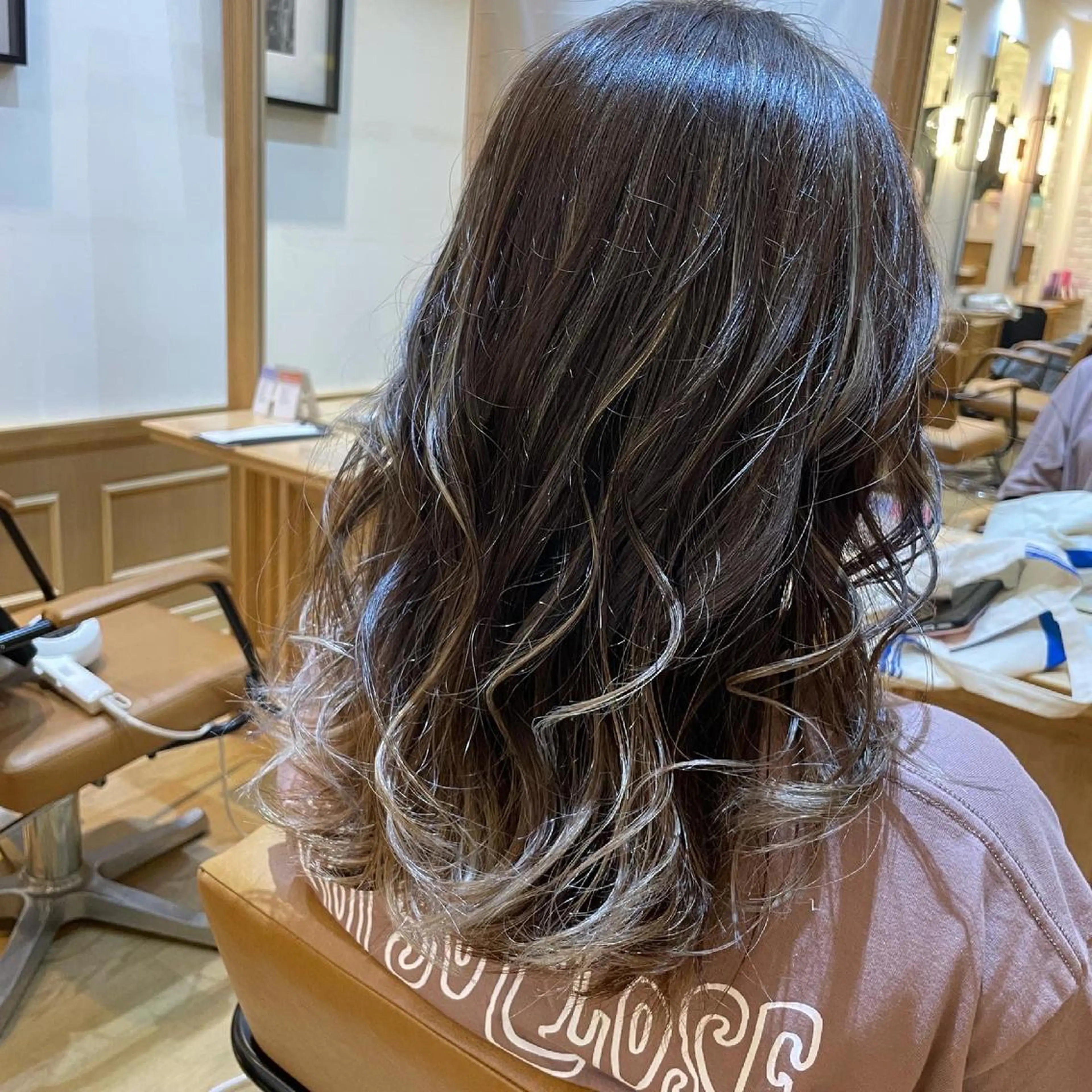 セミロング カラー ハイライトカラー ハイライト カット ヘアカラー トリートメント ✨シルクストレート✨ 美髪髪質改善Yukiのヘアスタイル