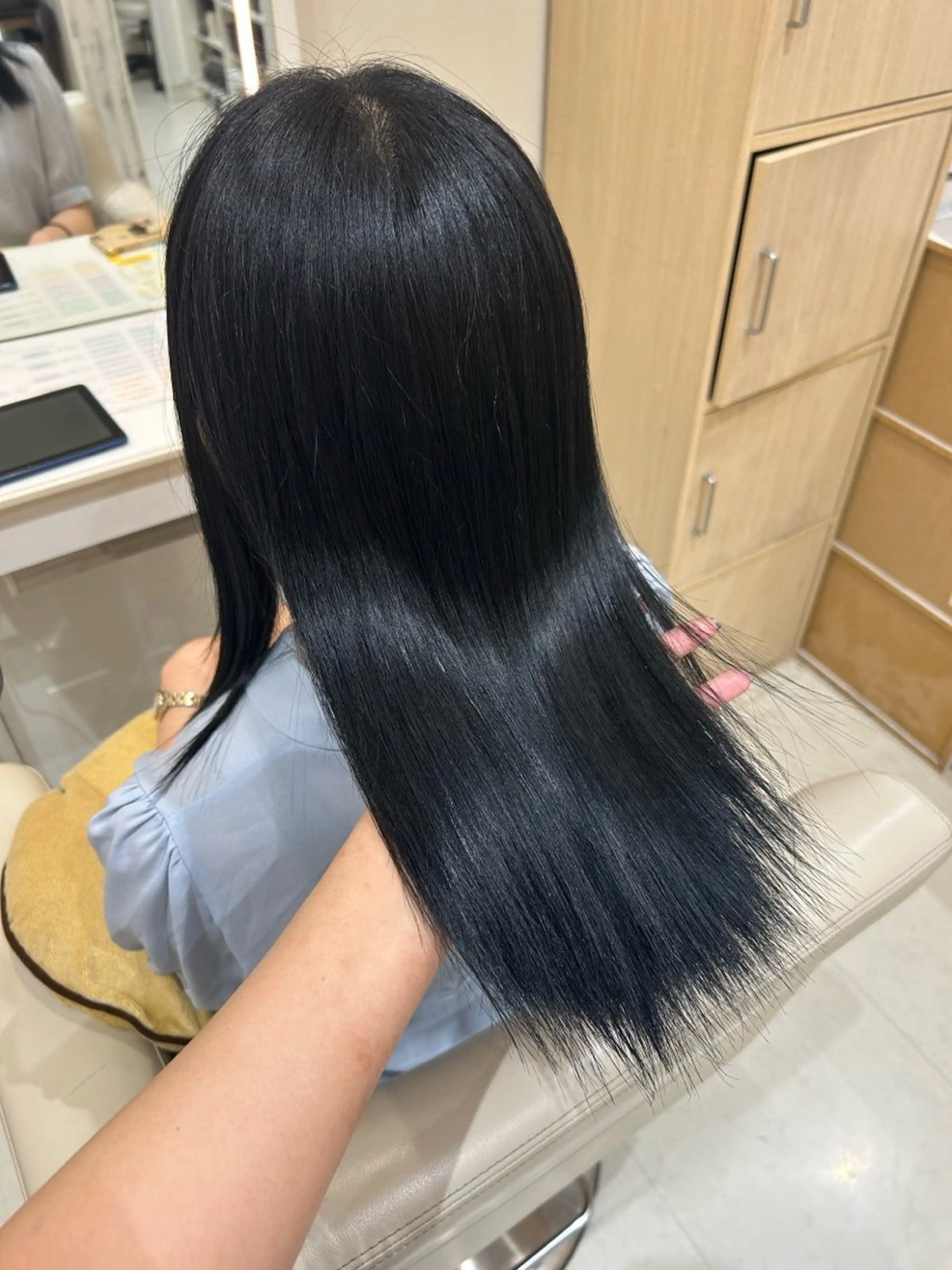 ロング カラー 黒髪 ブルーカラー ブルーブラック カット ヘアカラー トリートメント ORANGEPOP 南船橋店所属・富 菜那里のヘアスタイル