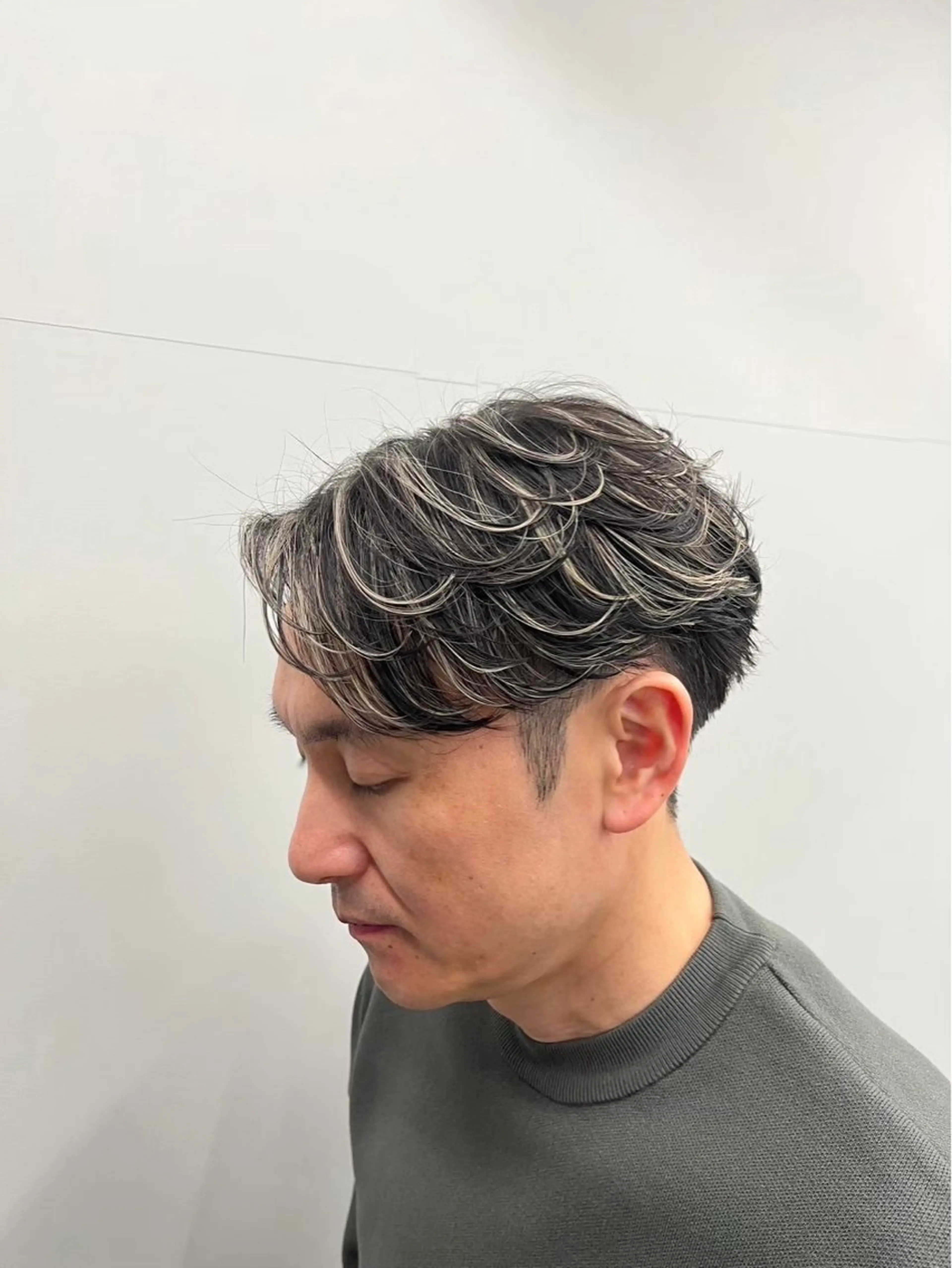 カラー パーマ メンズ センターパート メンズハイライト ハイライトカラー カット ヘアカラー 坂本 響/メンズパーマのヘアスタイル