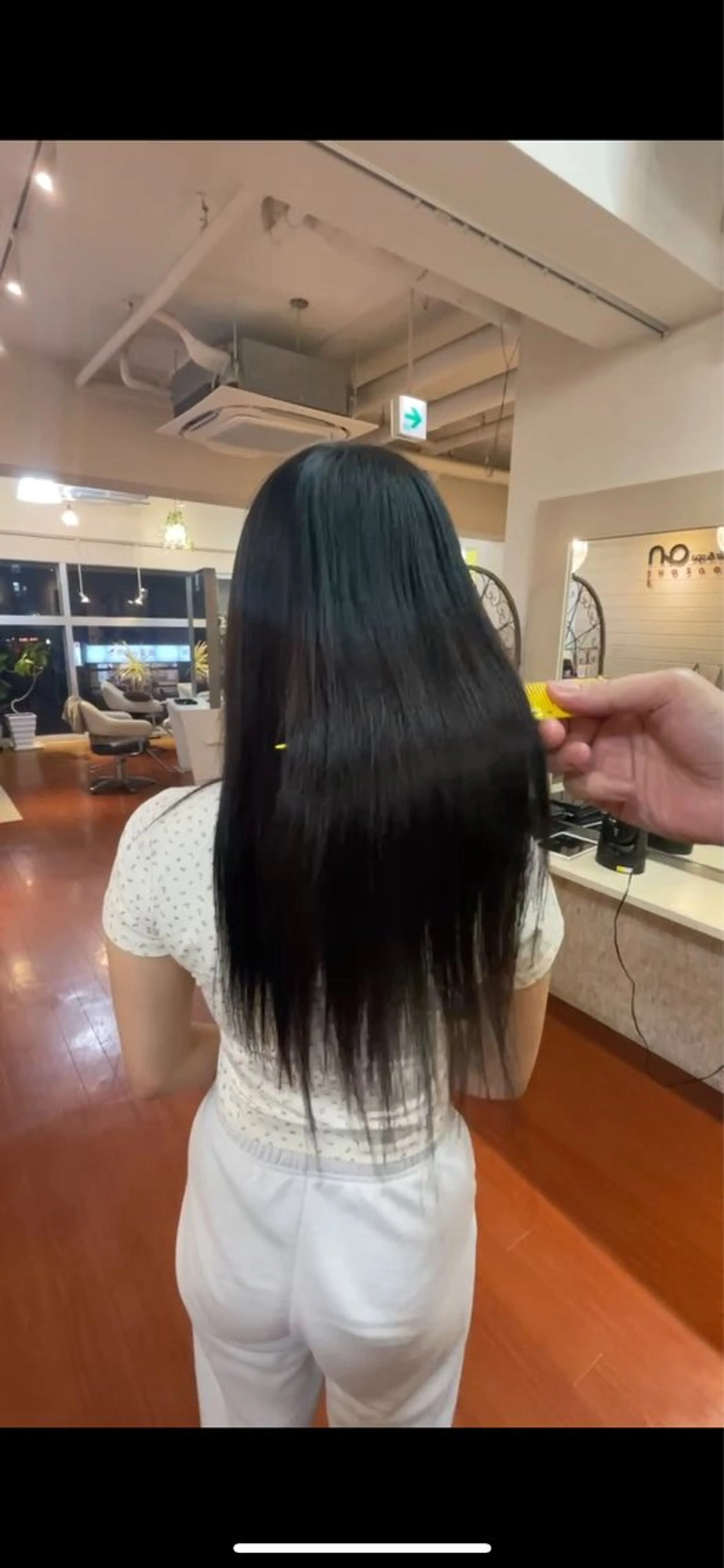 ロング 岡部 ゆめ菜のヘアスタイル