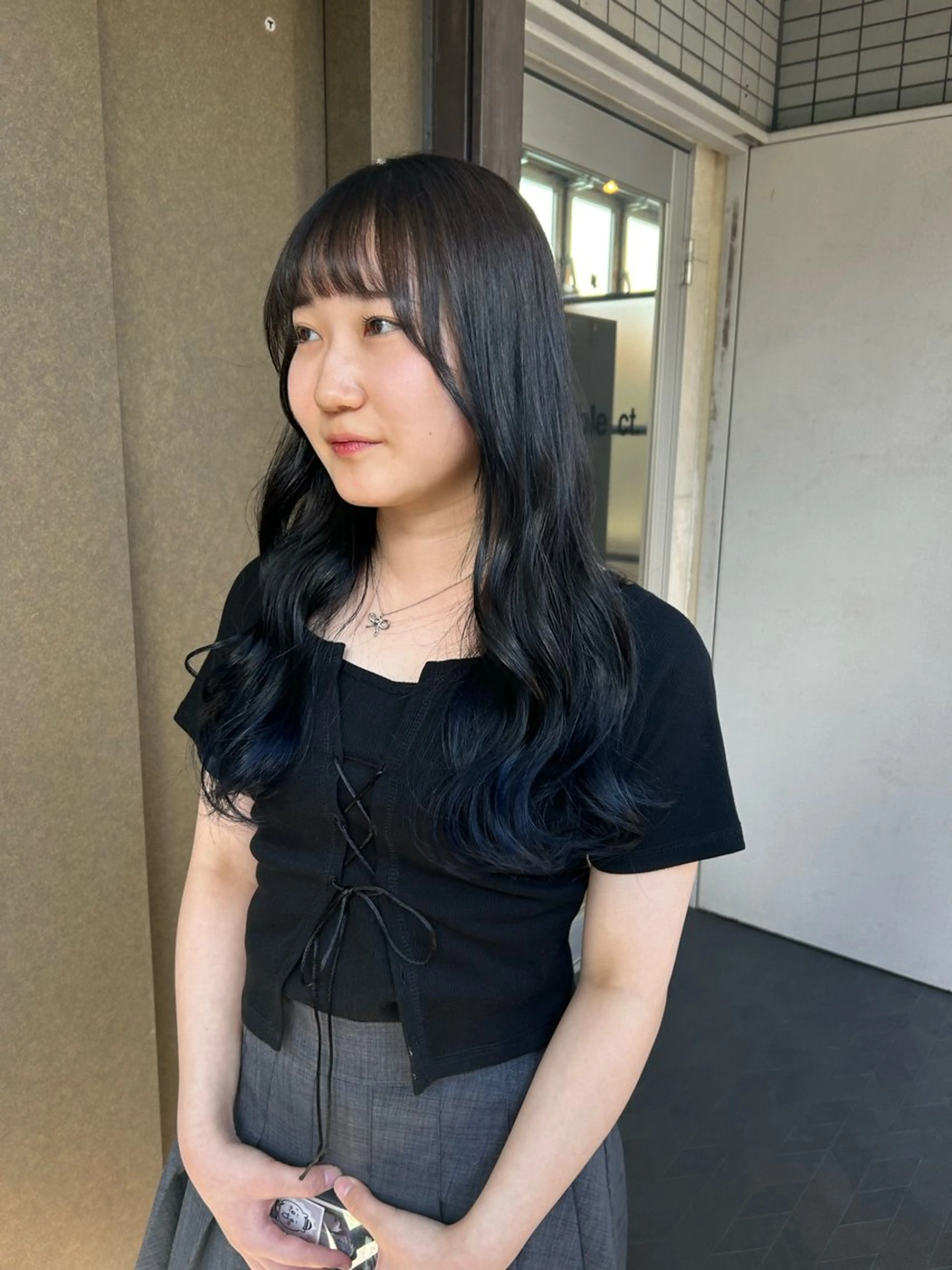 ミディアム ヘアカラー トリートメント Yui. レイヤー／パーマのヘアスタイル
