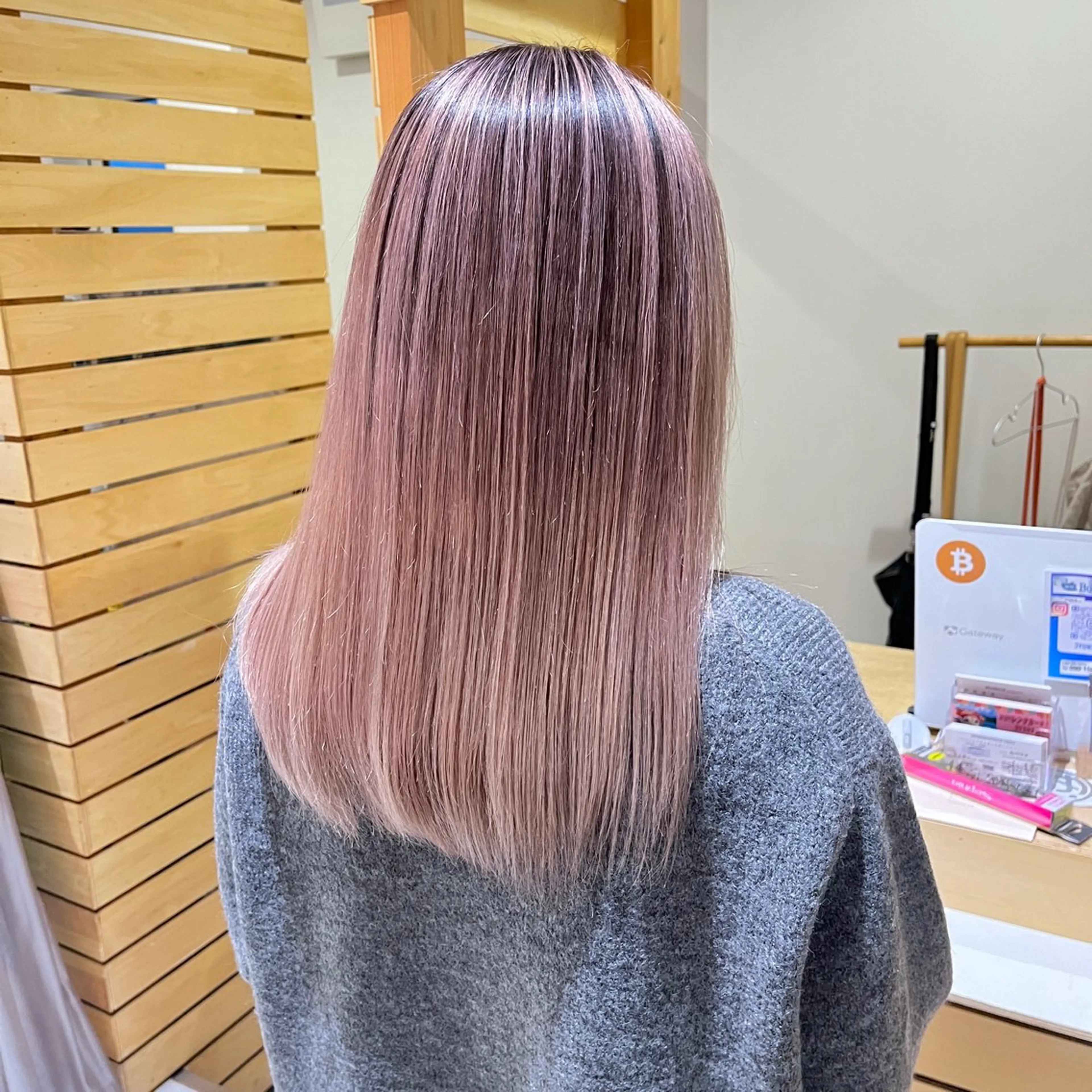 セミロング カラー ブリーチ ヘアカラー トリートメント ヘアセット RUBEUS【ルベウス】所属・✨艶々カラー🎨 杉本賢人のヘアスタイル