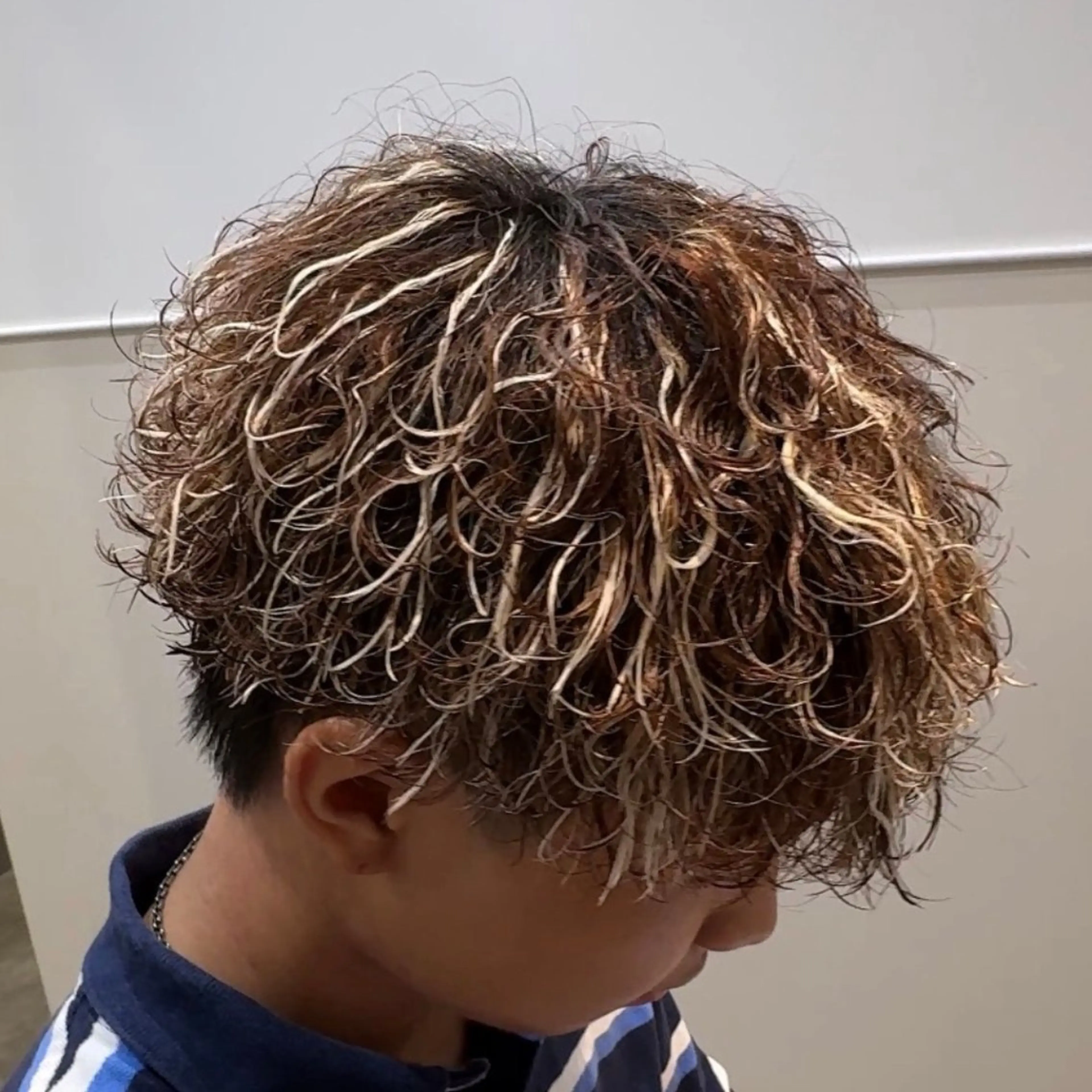 ショート カラー パーマ メンズ カット ヘアカラー SALOWIN名古屋Suite店所属・名古屋のメンズ特化 美容師/わたるのヘアスタイル