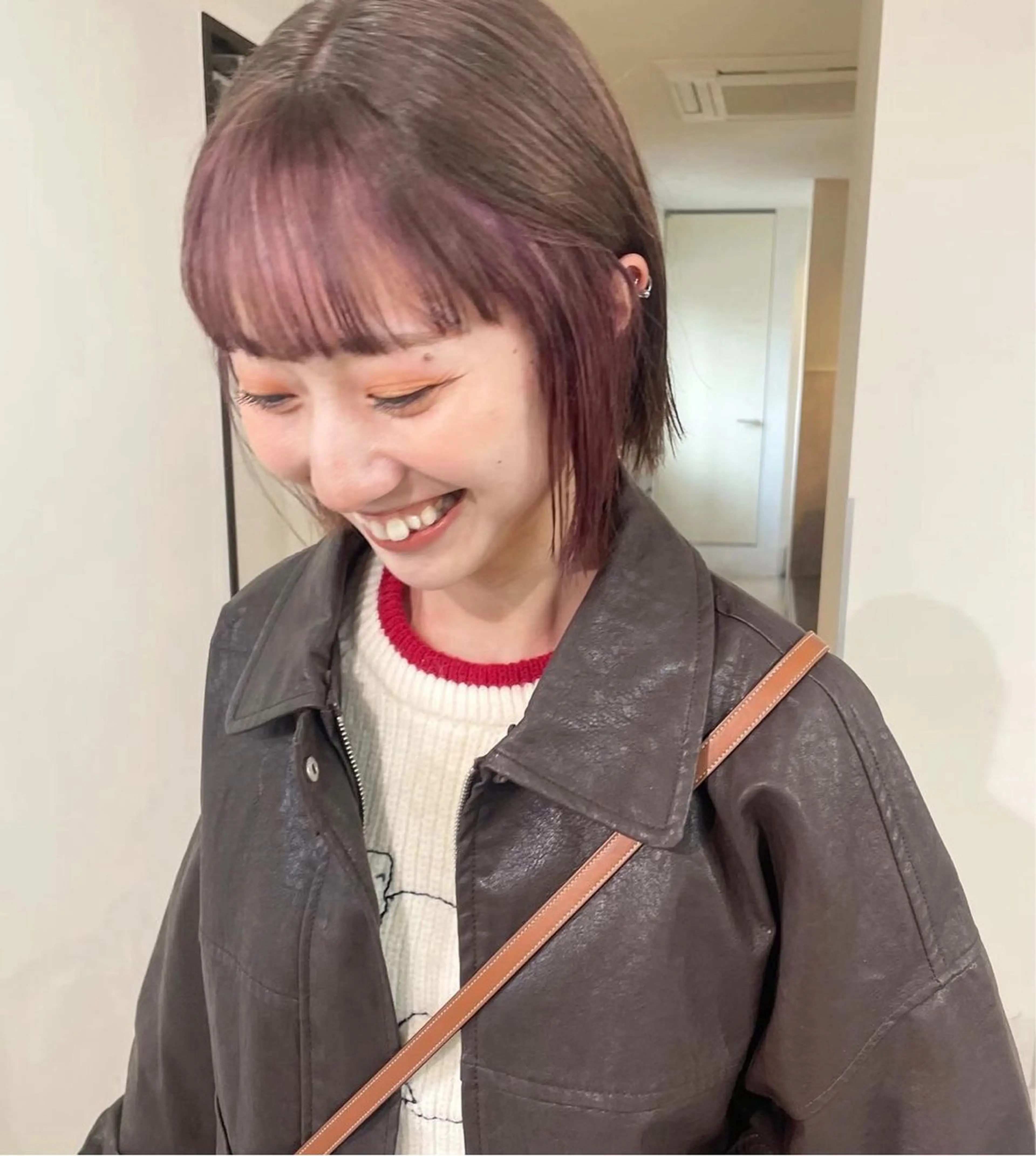 ショート カラー ミストバング ベージュカラー 黒髪 ブリーチ ブラウンカラー ヘアカラー トリートメント MIU/ルーツカラー ボブ/顔周りレイヤーのヘアスタイル