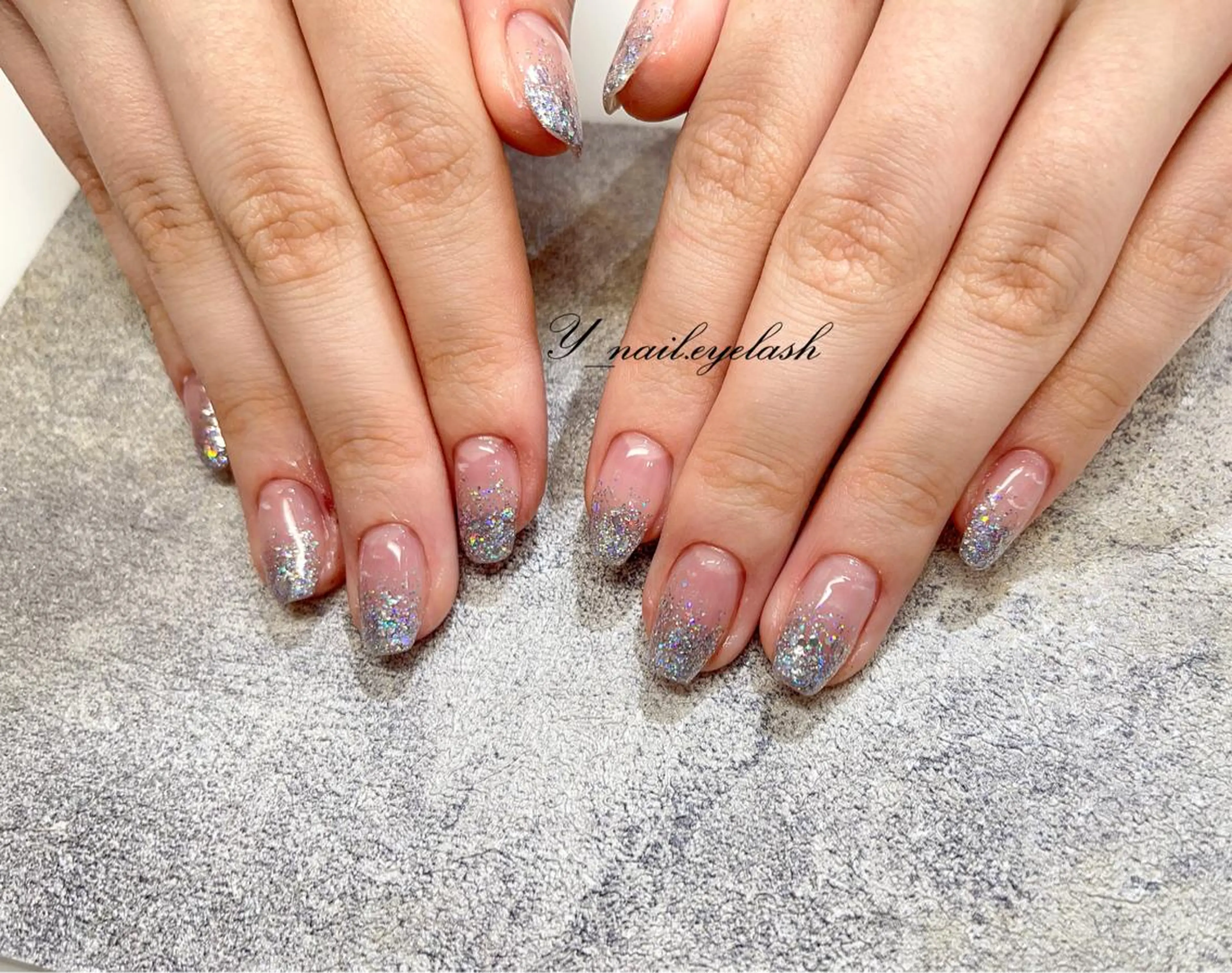 ネイル グラデーション ラメ(グリッター) ラメグラデーション 冬ネイル クリスマス Umi nail& eyelashのネイルデザイン