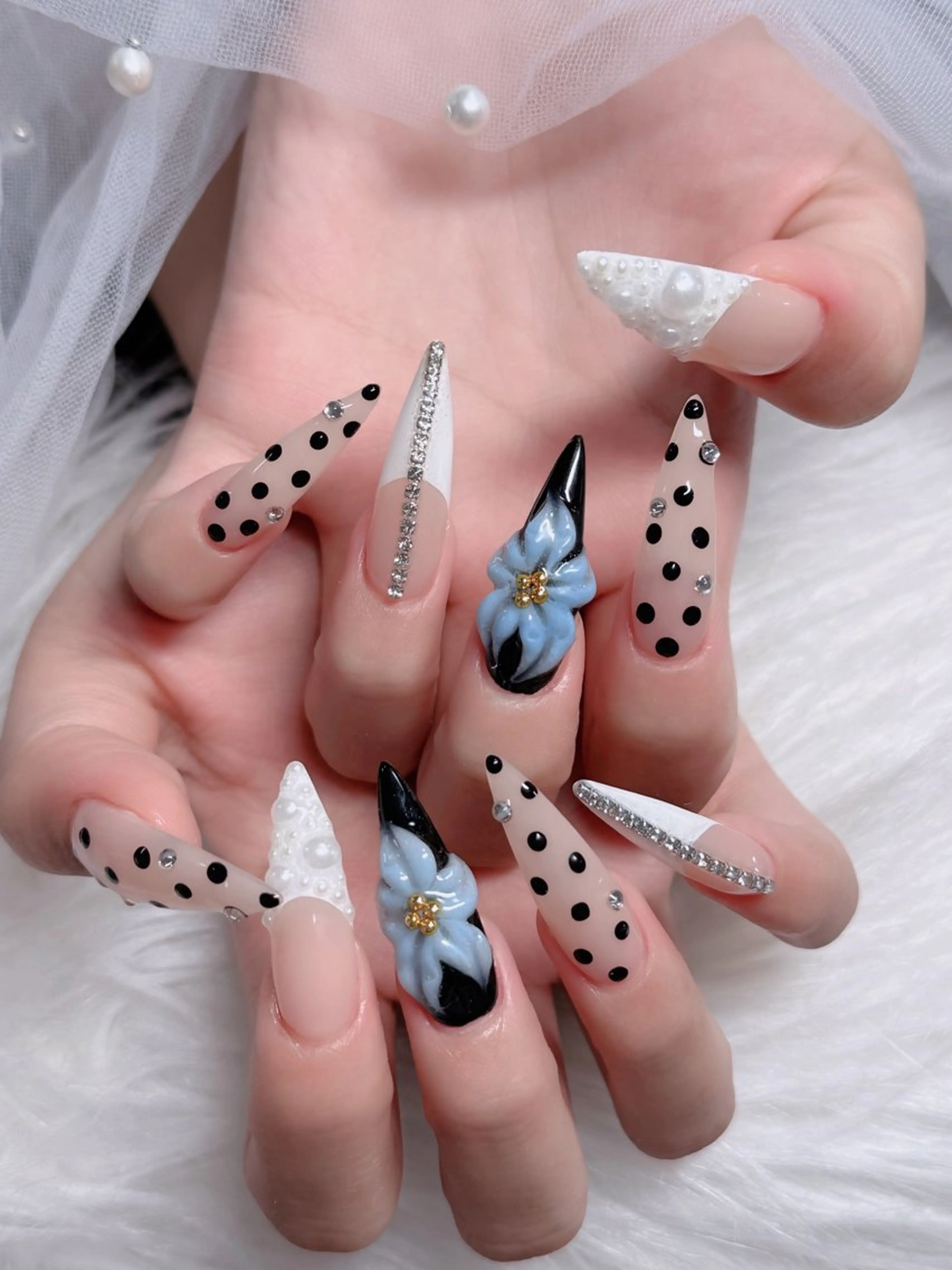 ネイル オーロラネイル フレンチネイル ジェルネイル ハロウィン キラキラネイル ハンドネイル H.baby Nail Salonのネイルデザイン