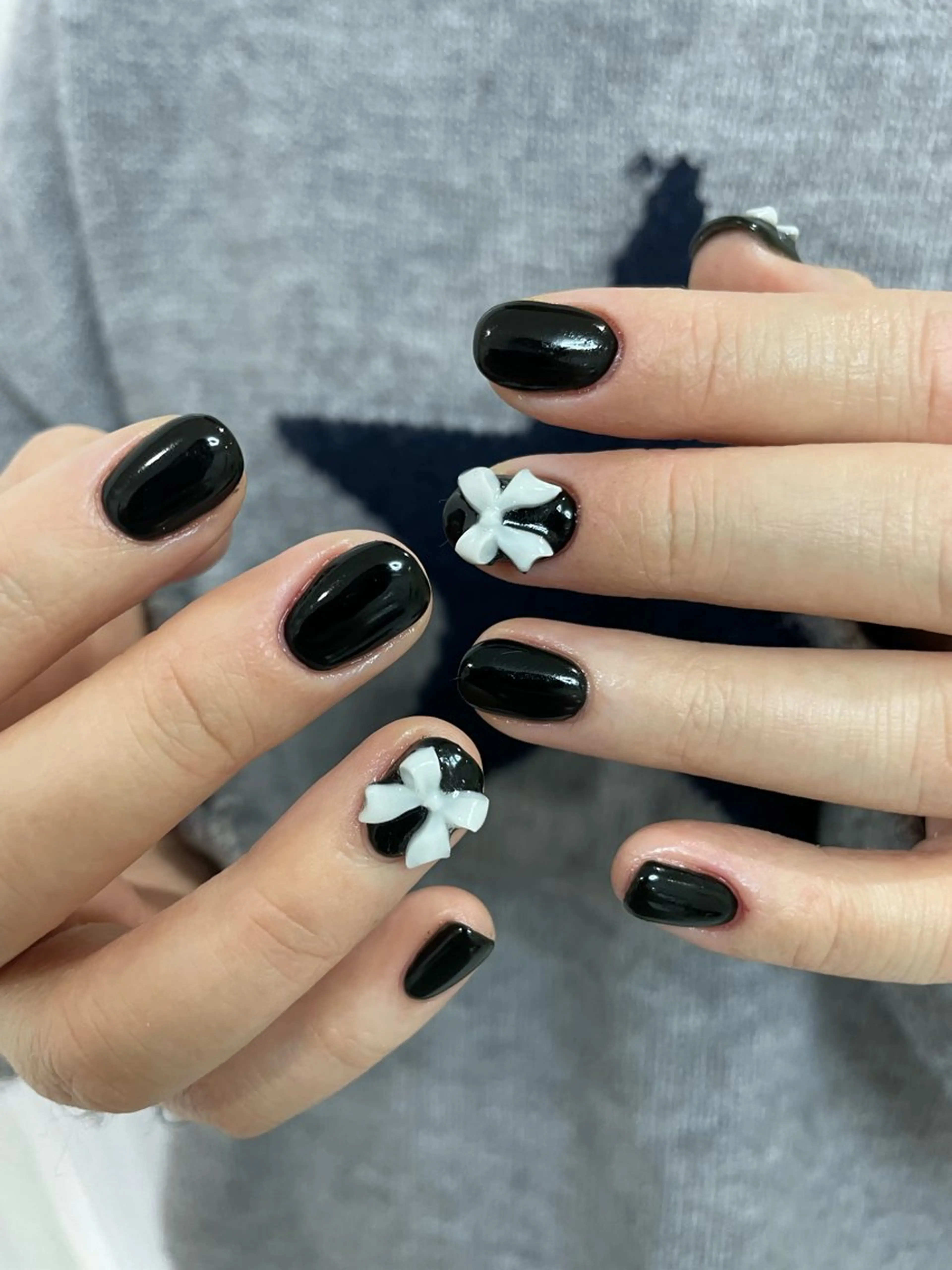 ネイル ワンカラーネイル リボン ハンドネイル Ever Blue Nail Salonのネイルデザイン
