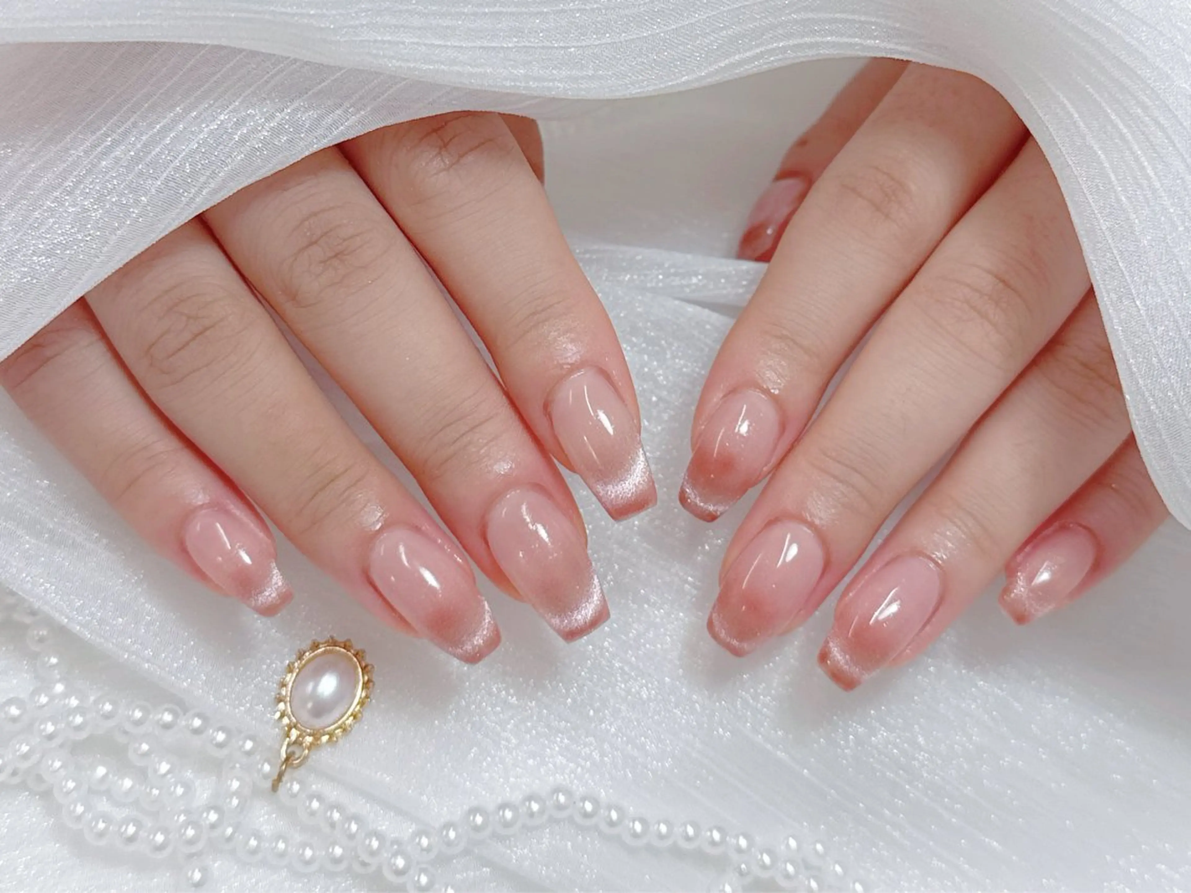 ネイル オーロラネイル フレンチネイル グラデーション 韓国ネイル マグネットネイル ハンドネイル NOA NAILのネイルデザイン