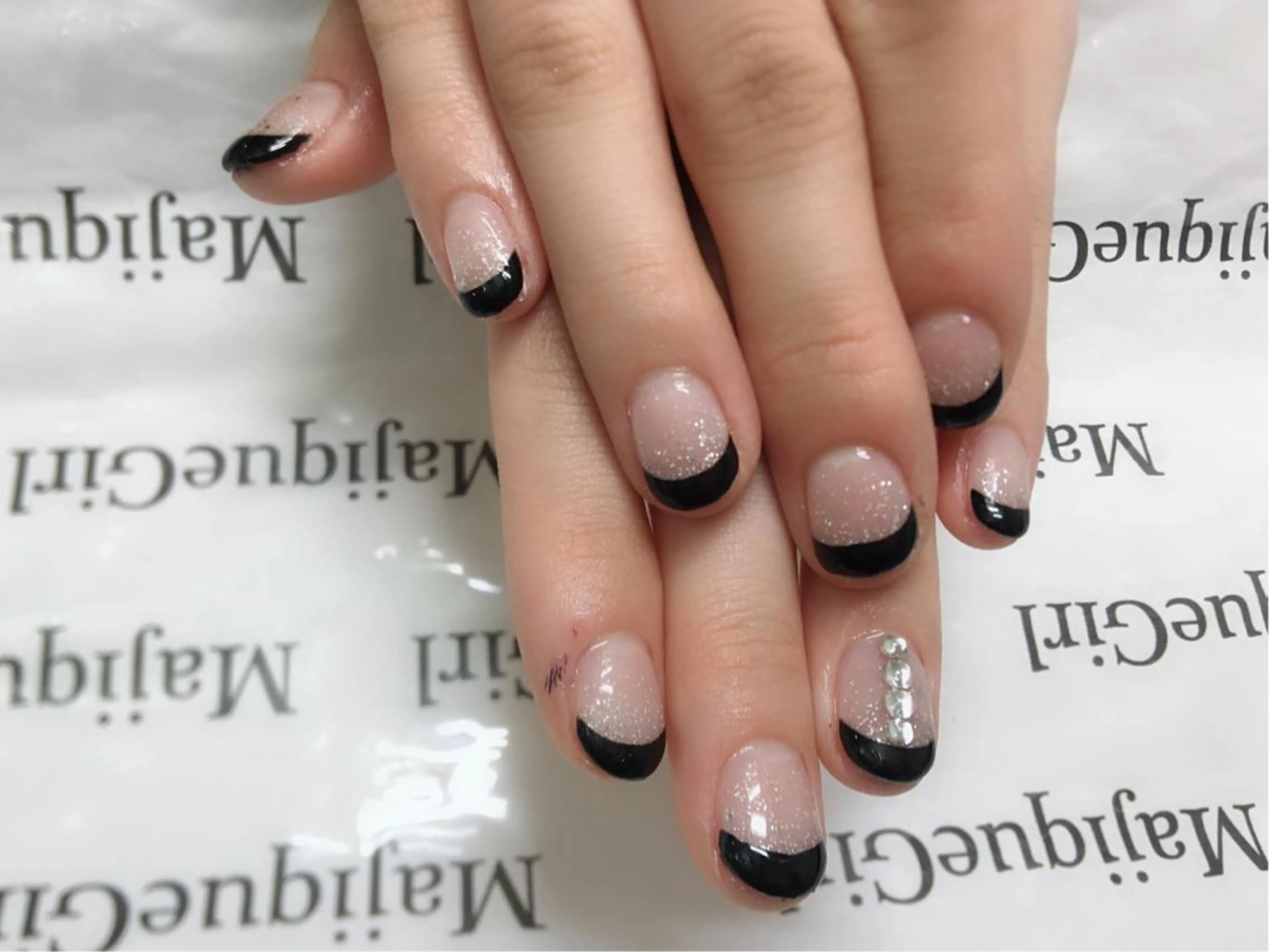 ネイル フレンチネイル グラデーション ラメ(グリッター) ラメグラデーション シルバー 🌸Nail&Eye KAKU🌸のネイルデザイン
