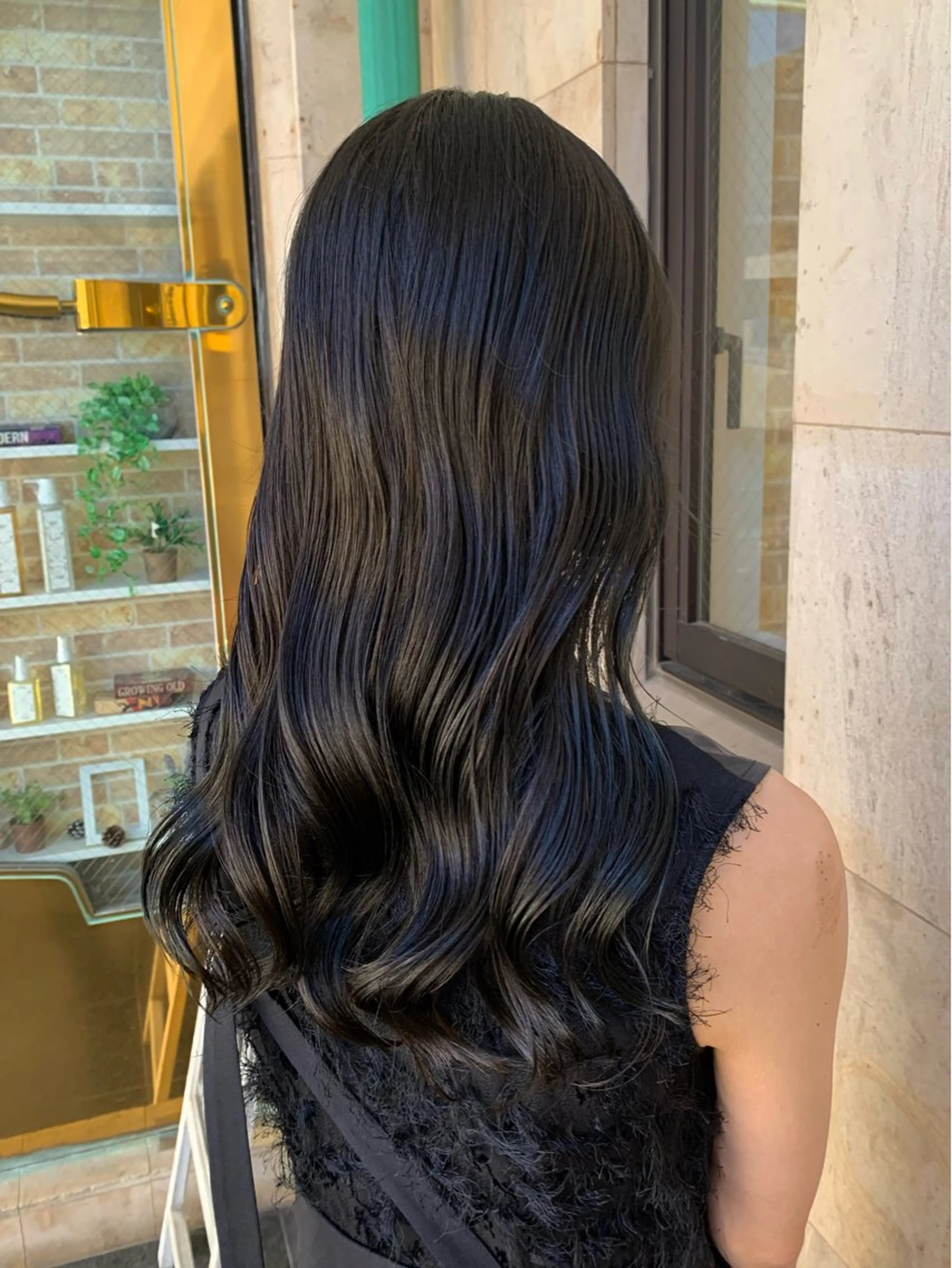 ロング カラー 切りっぱなしボブ 黒髪 ブリーチ ブルーカラー ブルーブラック カット ヘアカラー トリートメント ✨艶髪✨透明感✨ 山内大樹のヘアスタイル